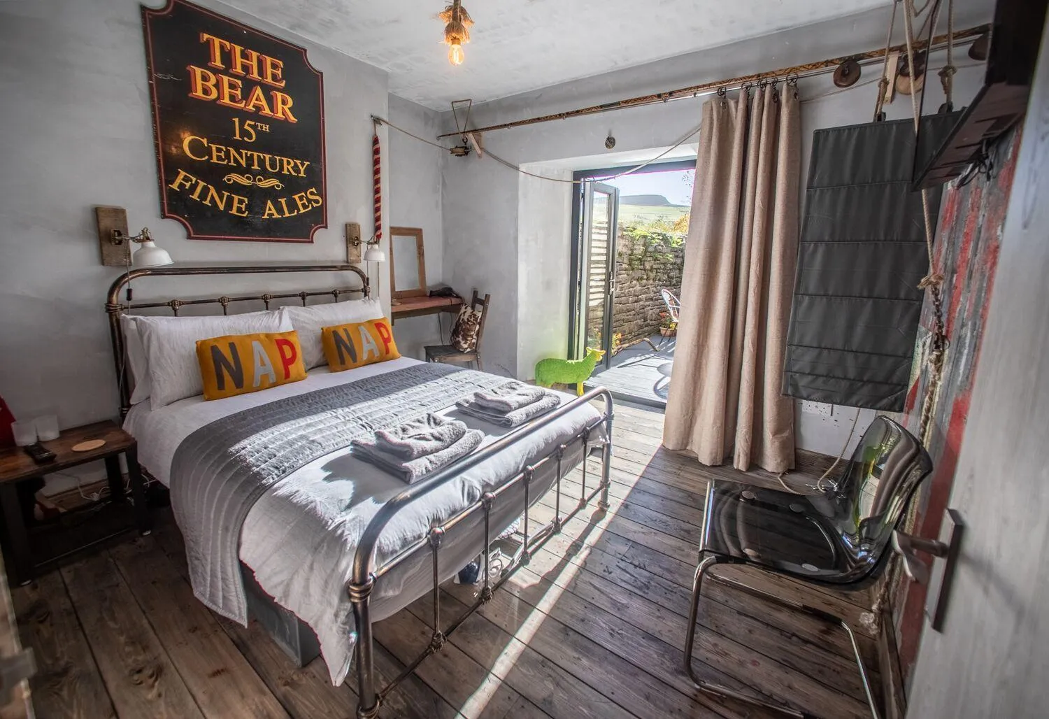 Bedroom, Bed in James' Place at Dowlais