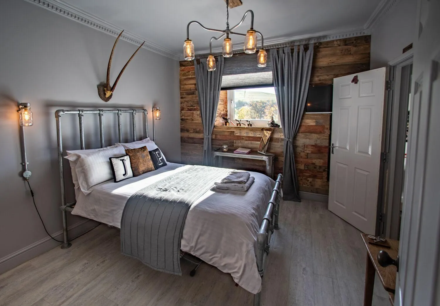 TV and multimedia, Bed in James' Place at Dowlais