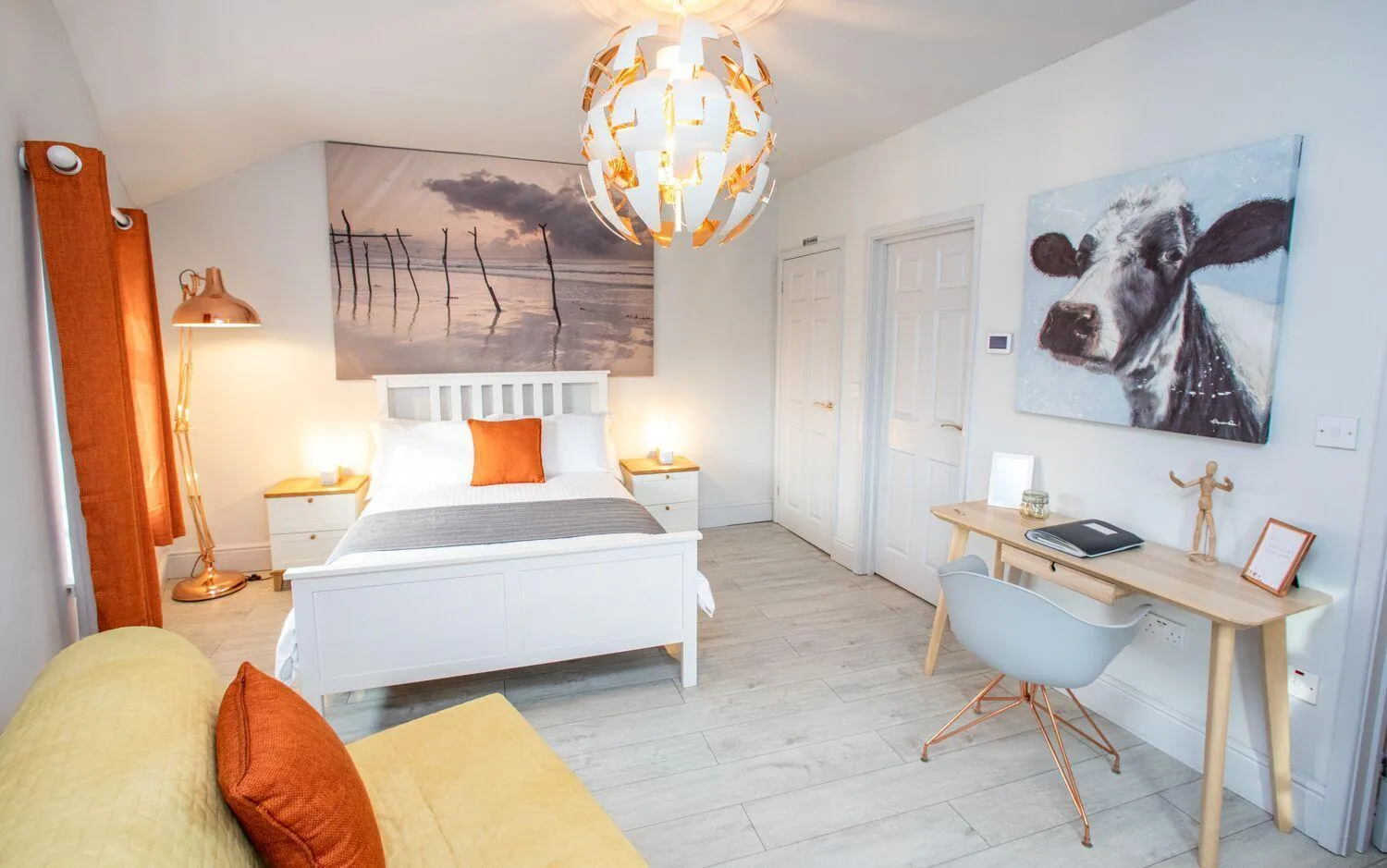 Dining area, Bed in James' Place at Dowlais