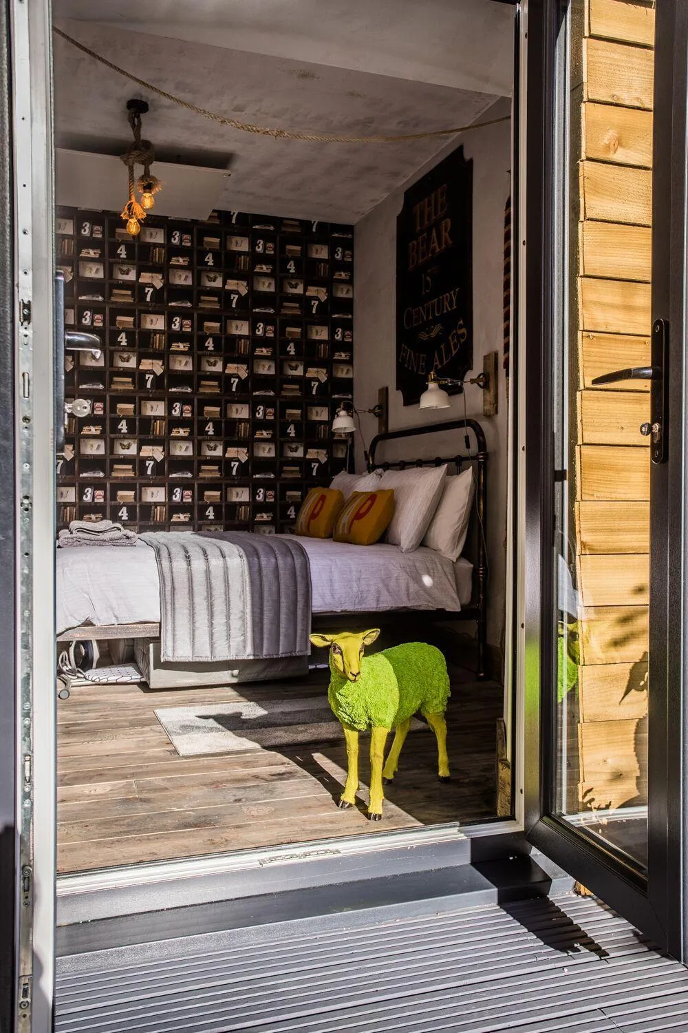 Bedroom in James' Place at Dowlais