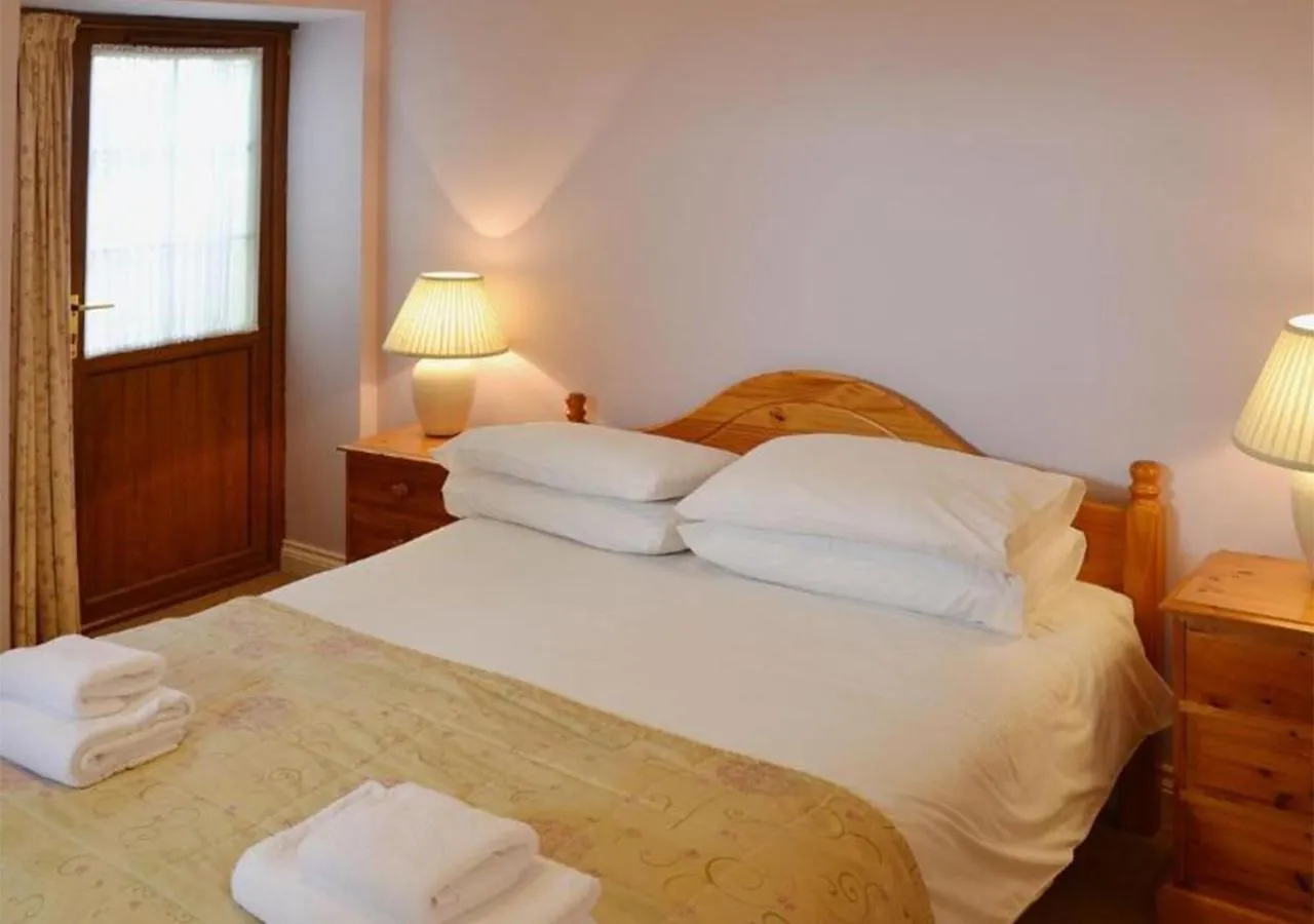 Bed in Penmorvah Manor Hotel