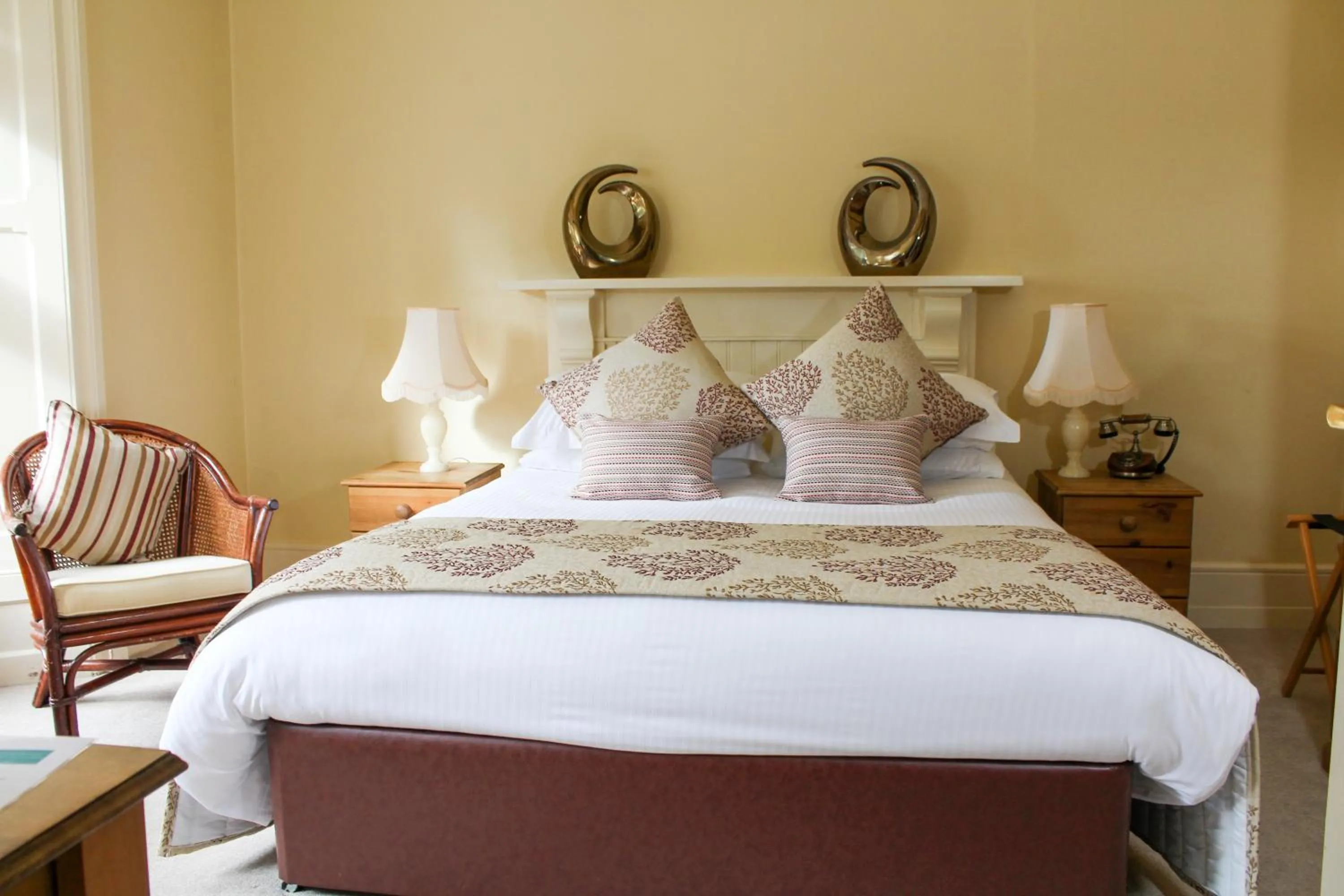Bed in Penmorvah Manor Hotel