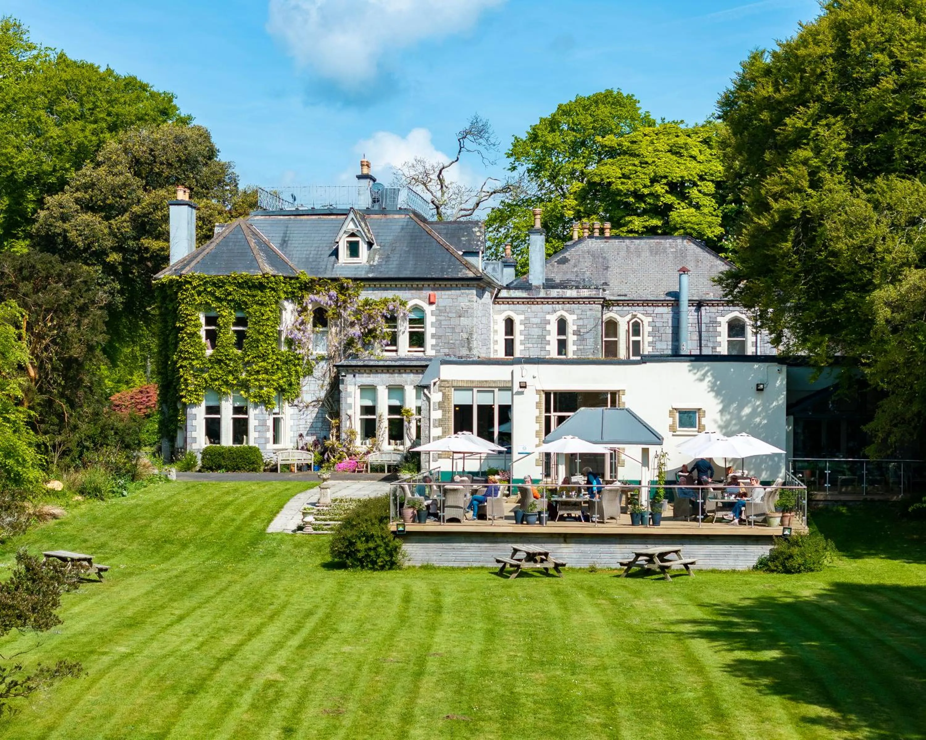 Property building in Penmorvah Manor Hotel