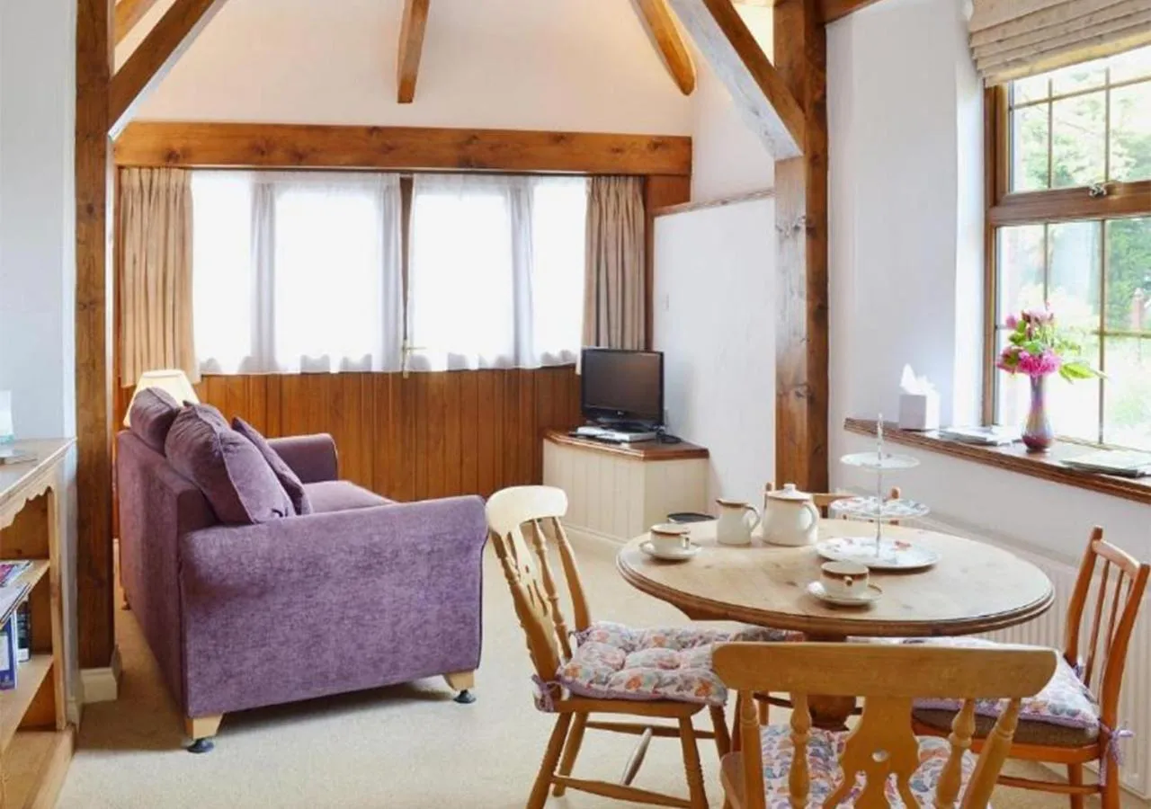 TV and multimedia in Penmorvah Manor Hotel