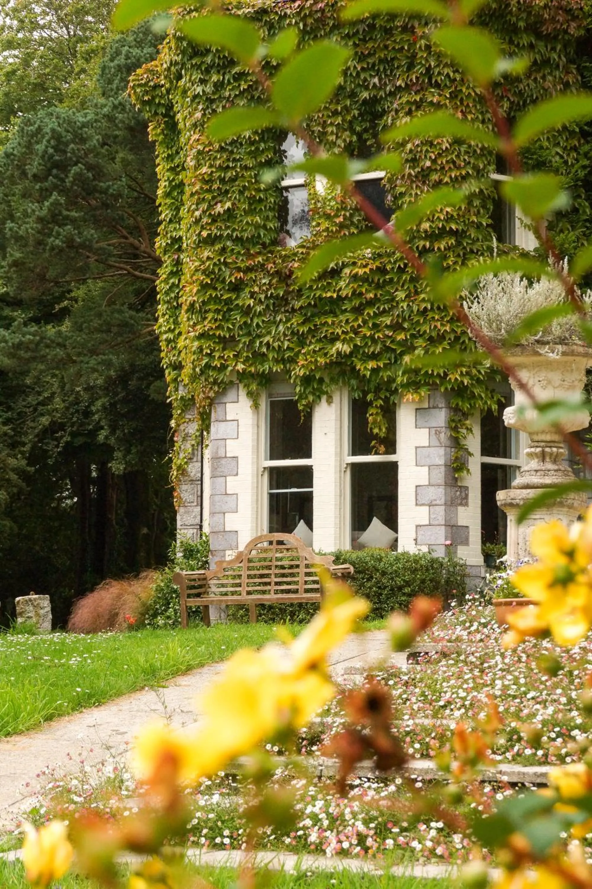 Property building in Penmorvah Manor Hotel