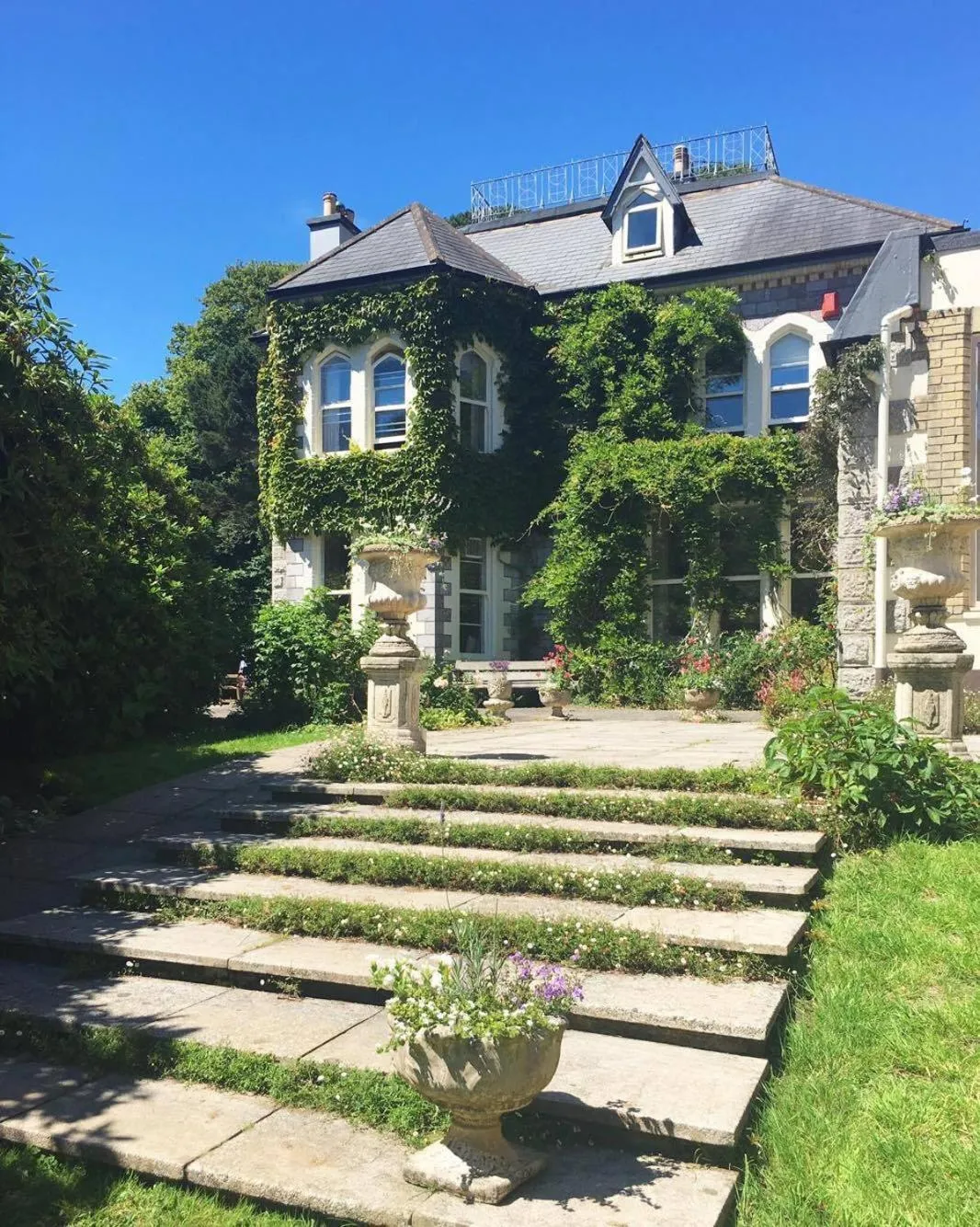 Property building in Penmorvah Manor Hotel
