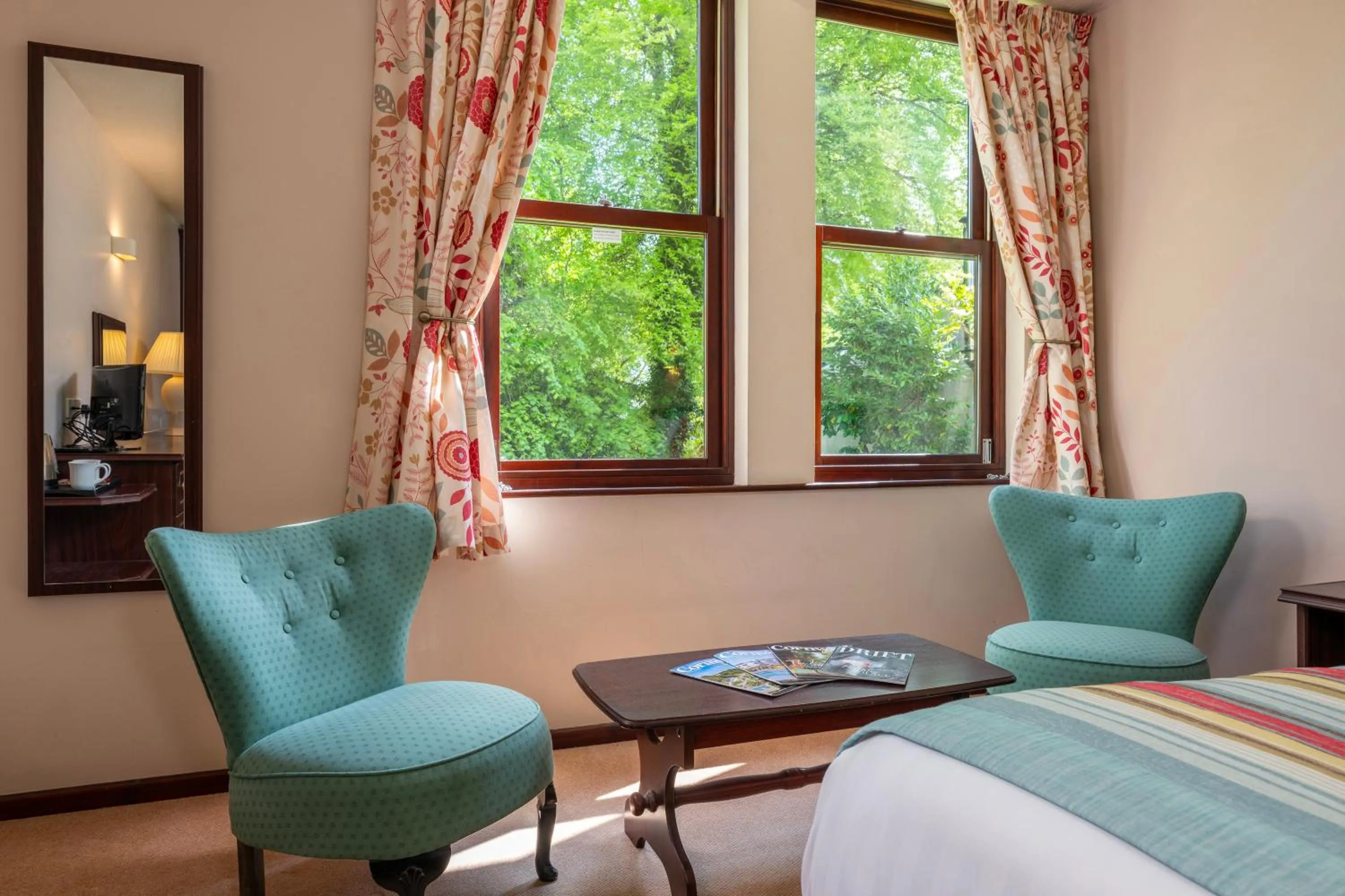 Bedroom, Bed in Penmorvah Manor Hotel