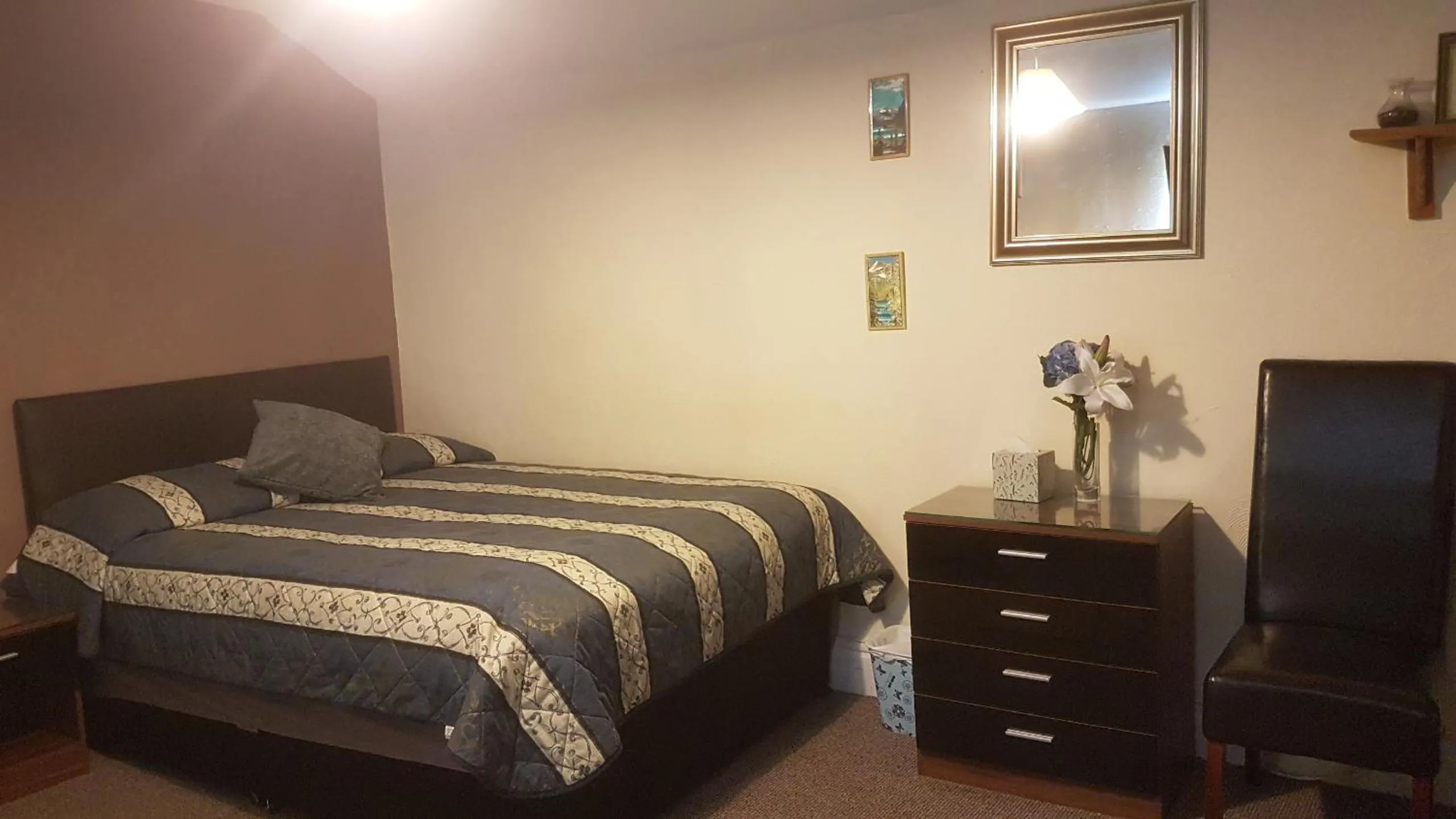 Photo of the whole room, Bed in Arman Lodge House