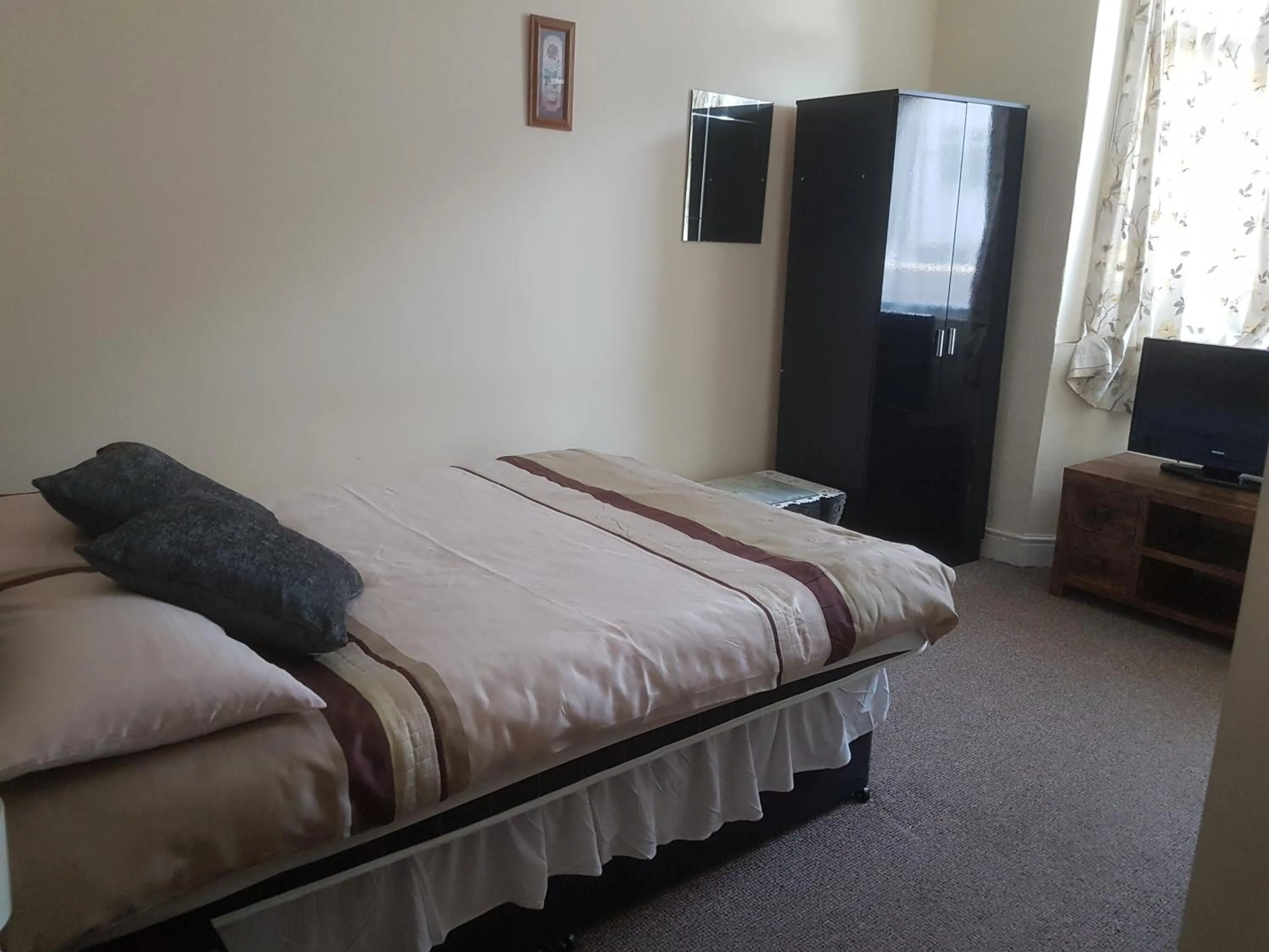 Bed in Arman Lodge House