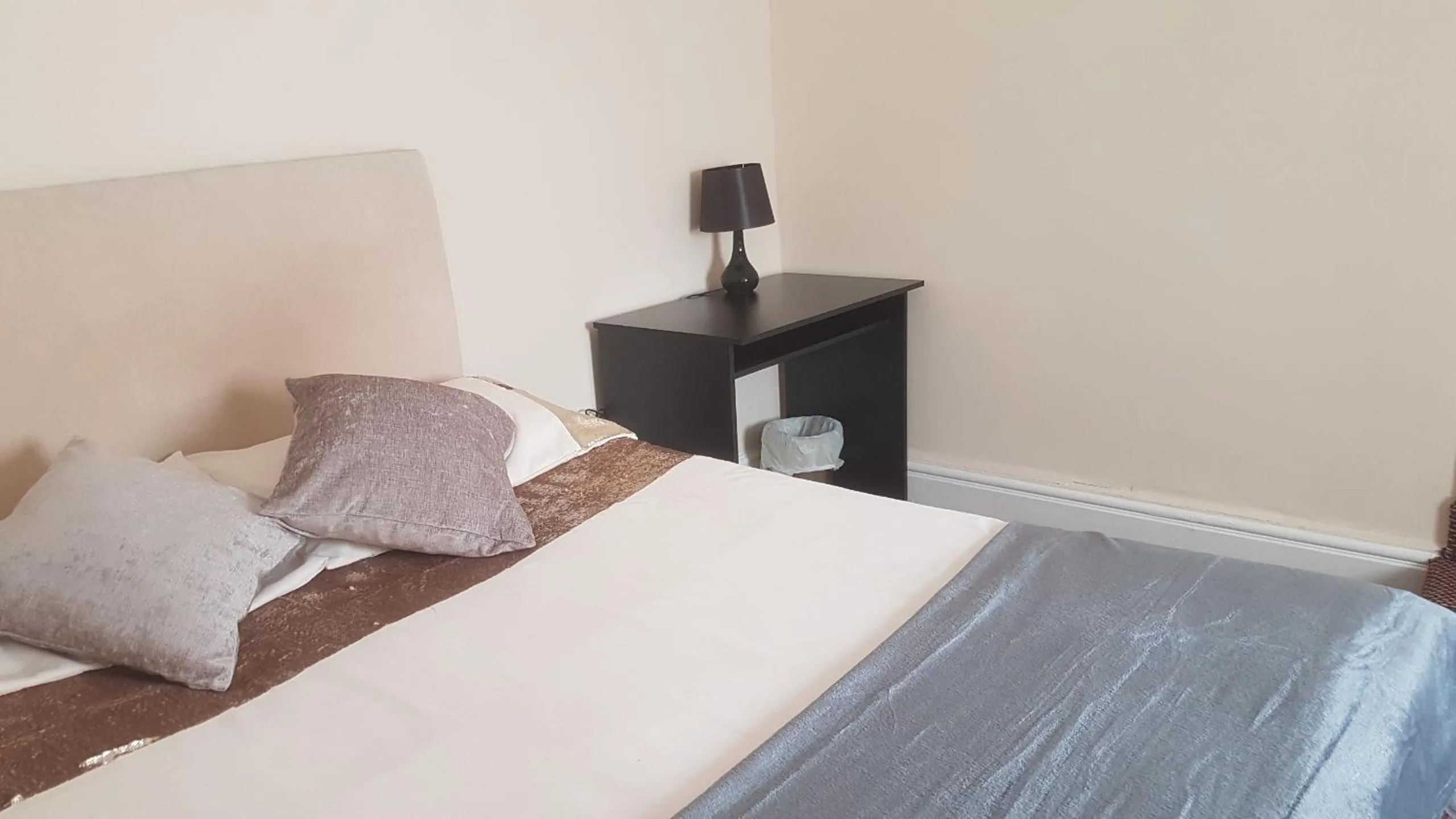 Bed in Arman Lodge House