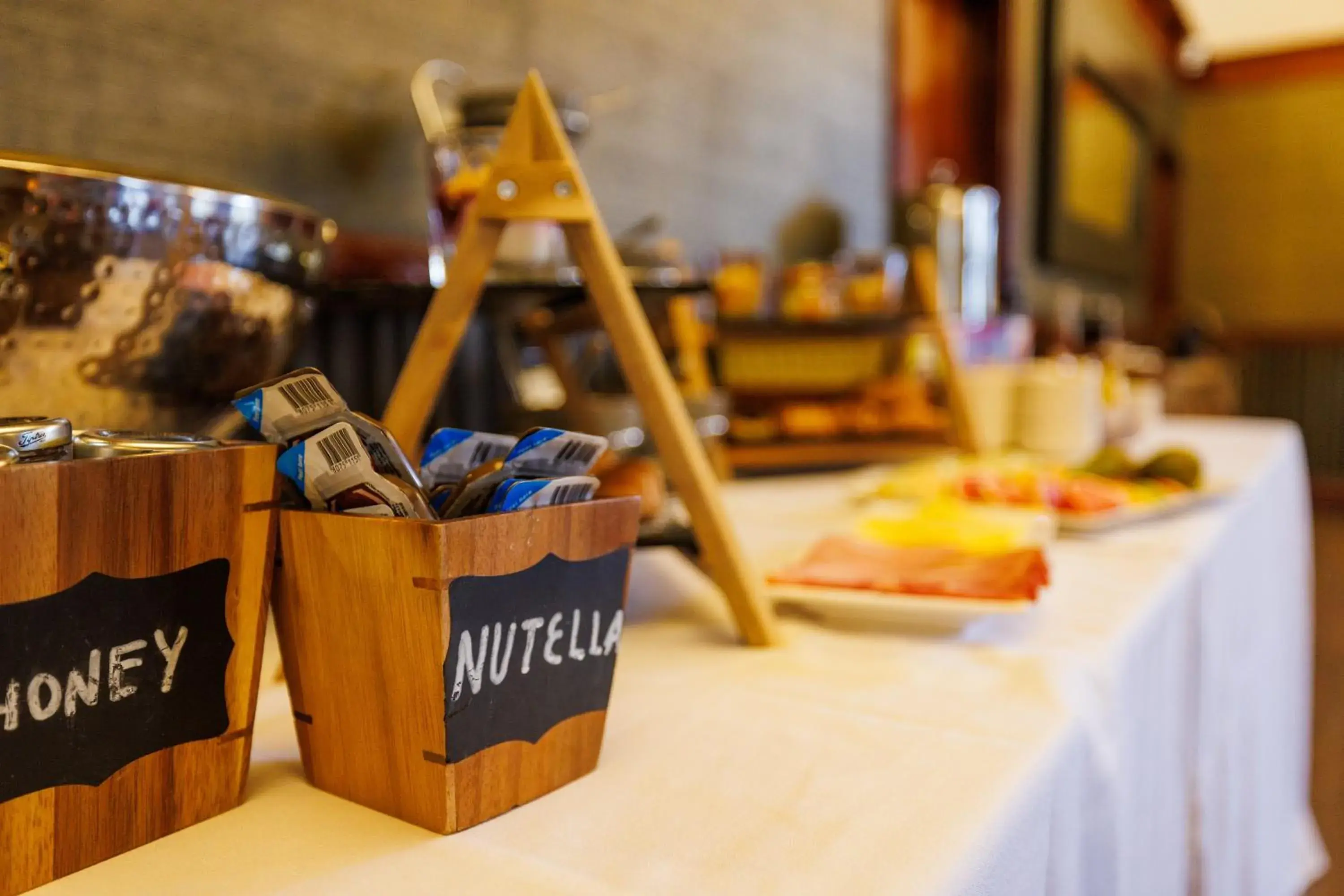 Restaurant/places to eat in Moness Resort Restaurant/places to eat in Moness Resort