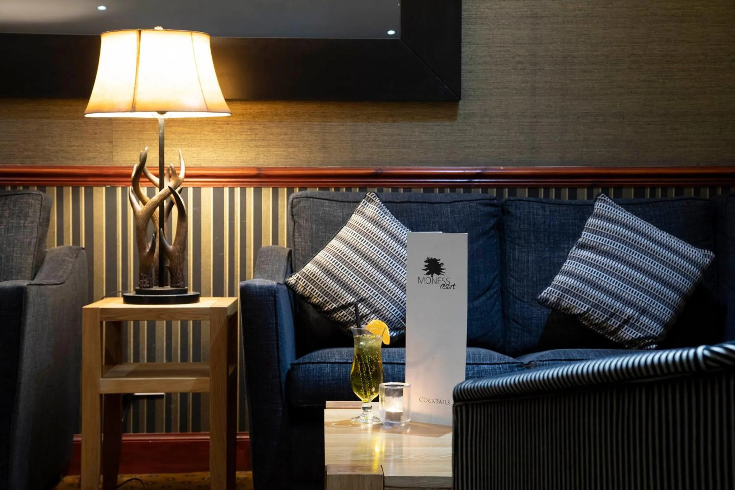 Restaurant/places to eat in Moness Resort