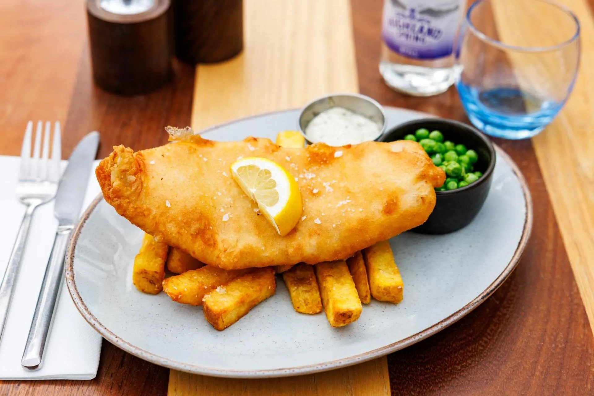 Restaurant/places to eat in Moness Resort