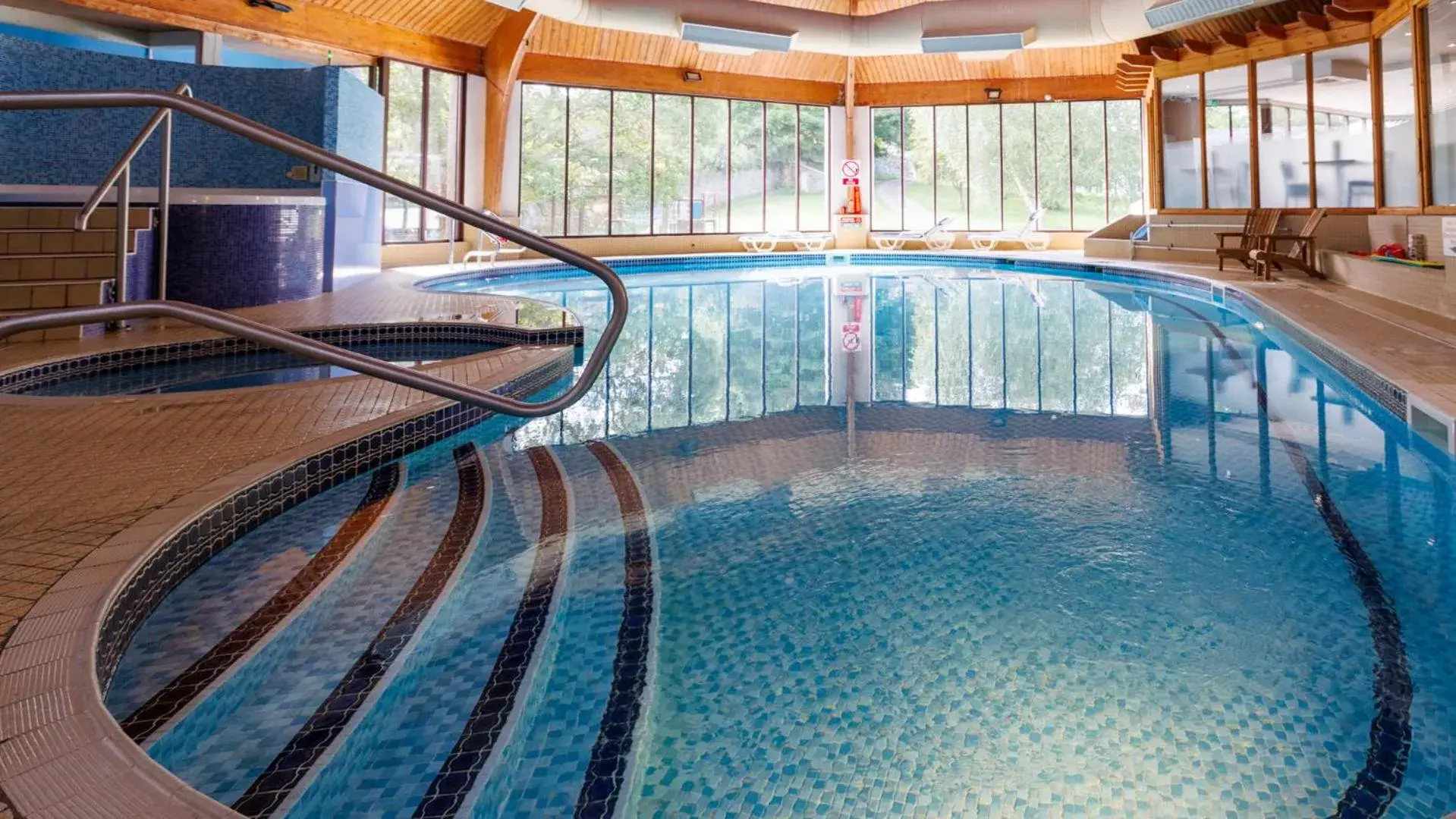 Swimming pool in Moness Resort Swimming pool in Moness Resort