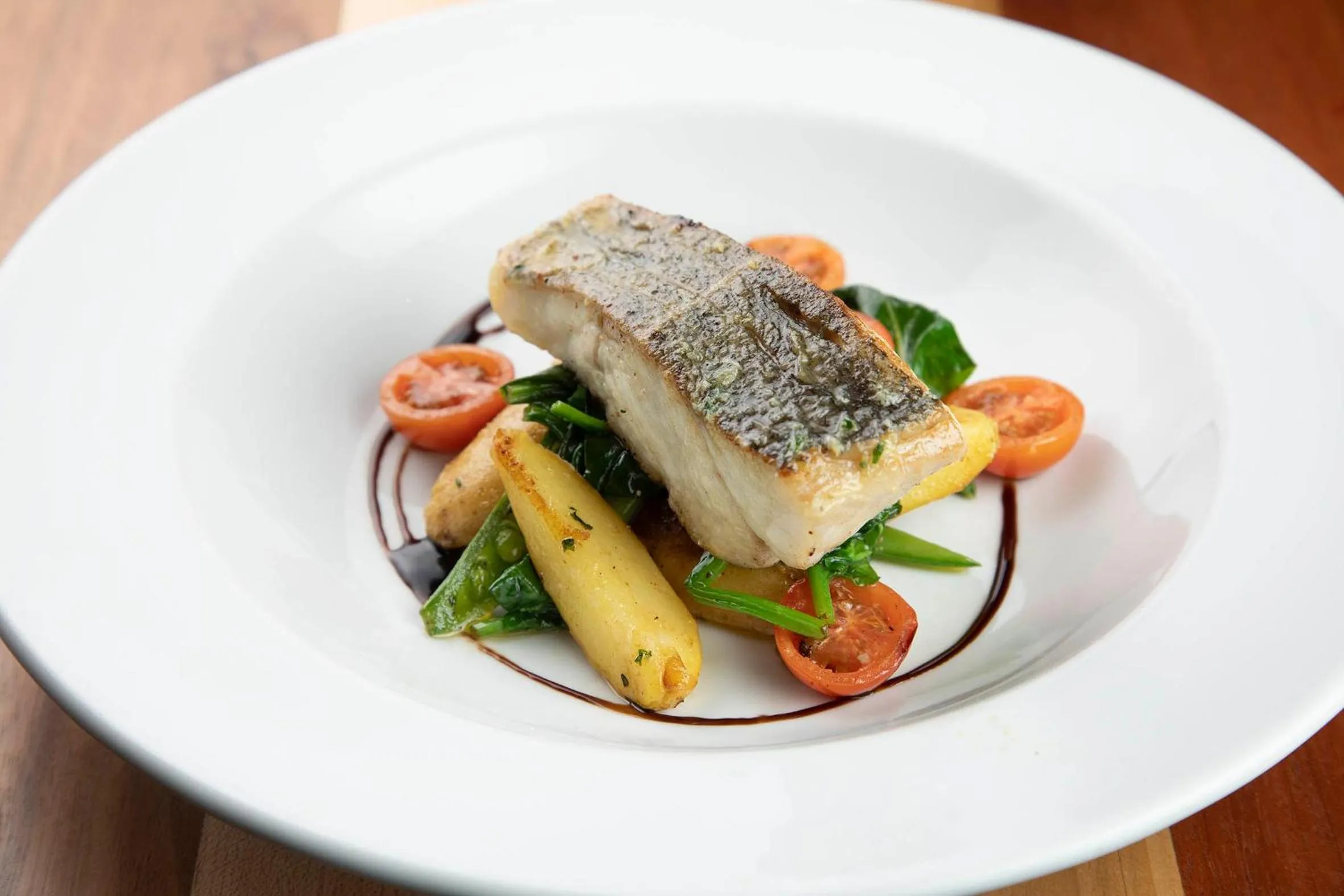 Restaurant/places to eat in Moness Resort