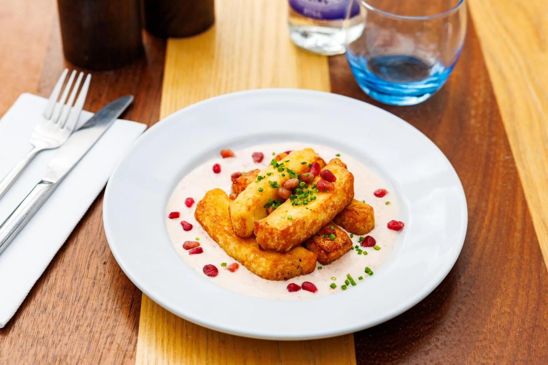 Restaurant/places to eat in Moness Resort