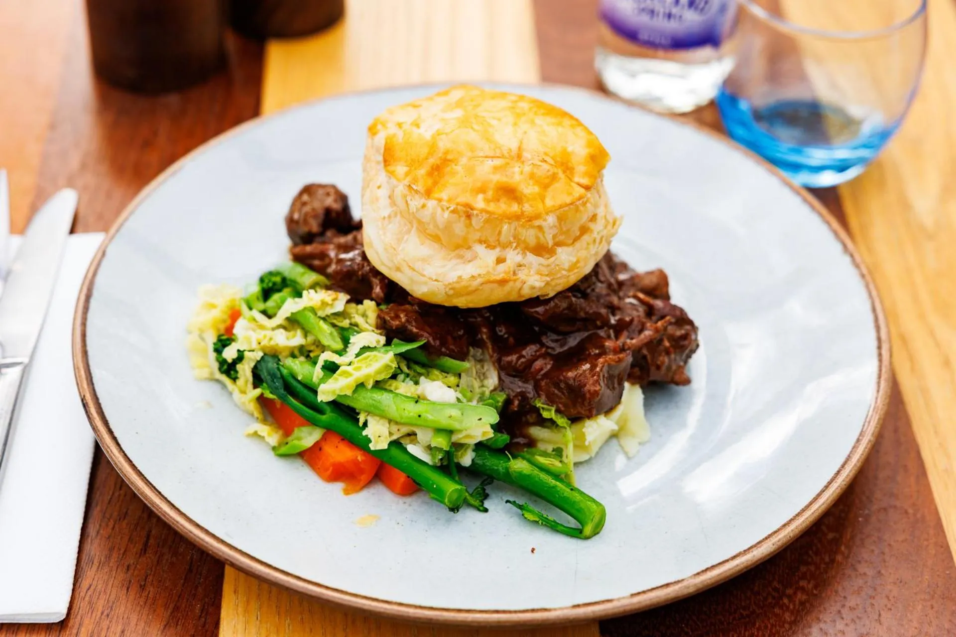 Restaurant/places to eat in Moness Resort