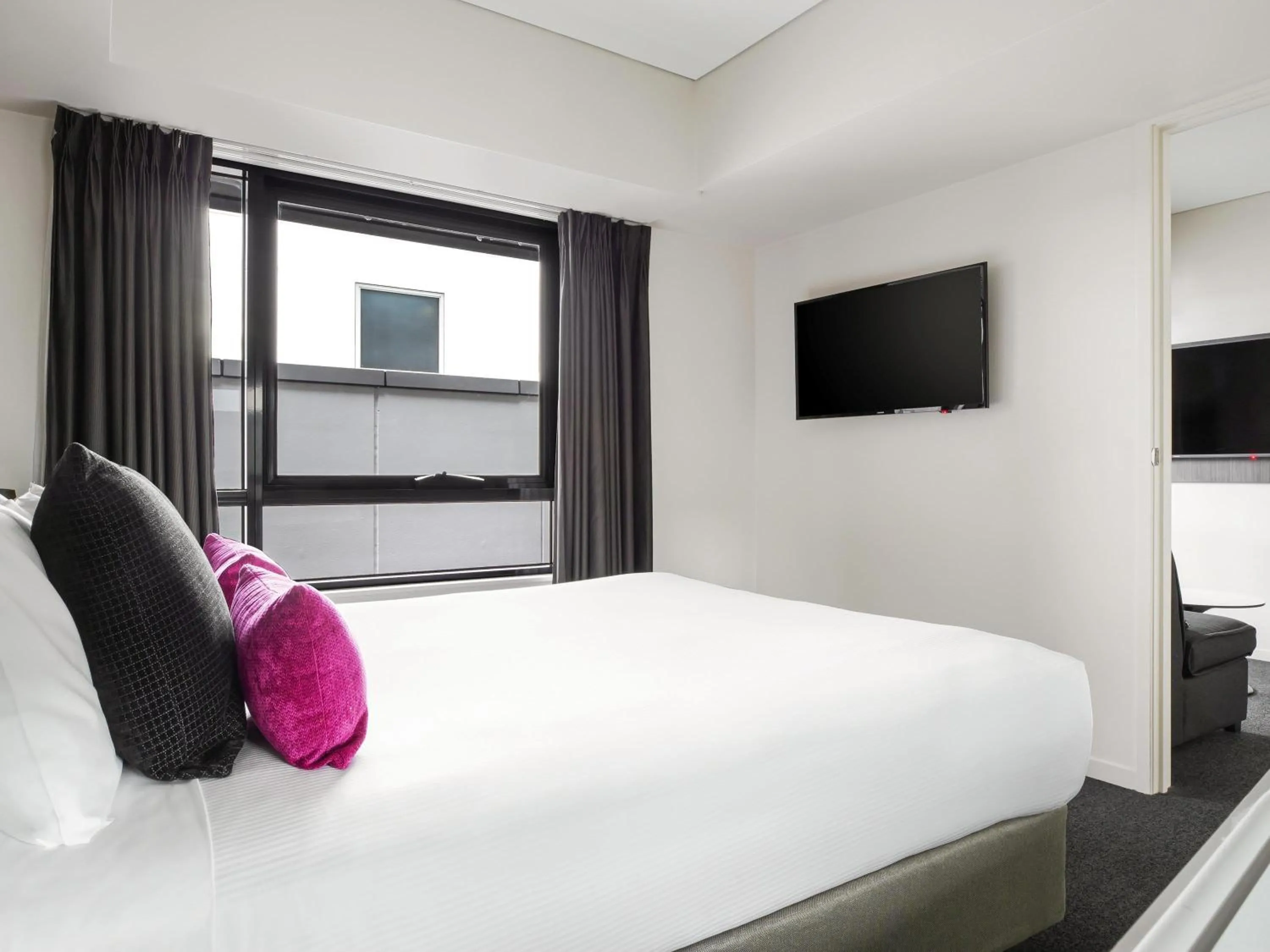 Bedroom, Bed in Mantra Southbank