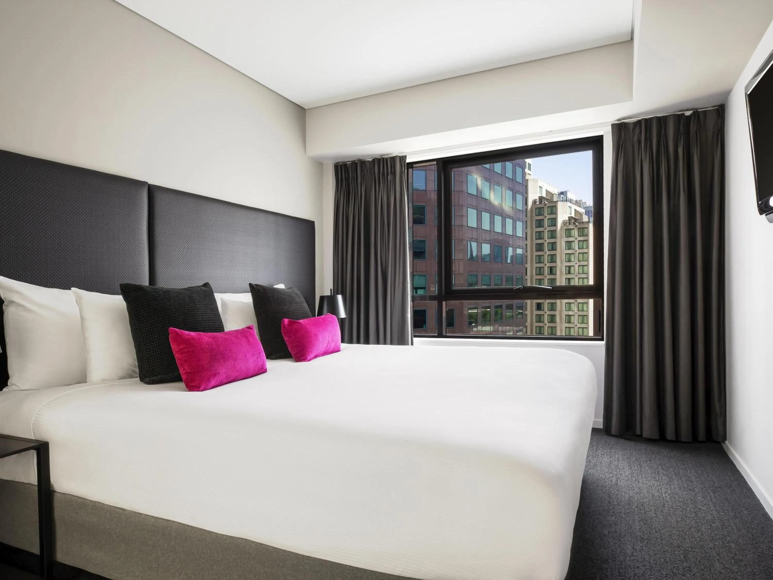 Bedroom, Bed in Mantra Southbank