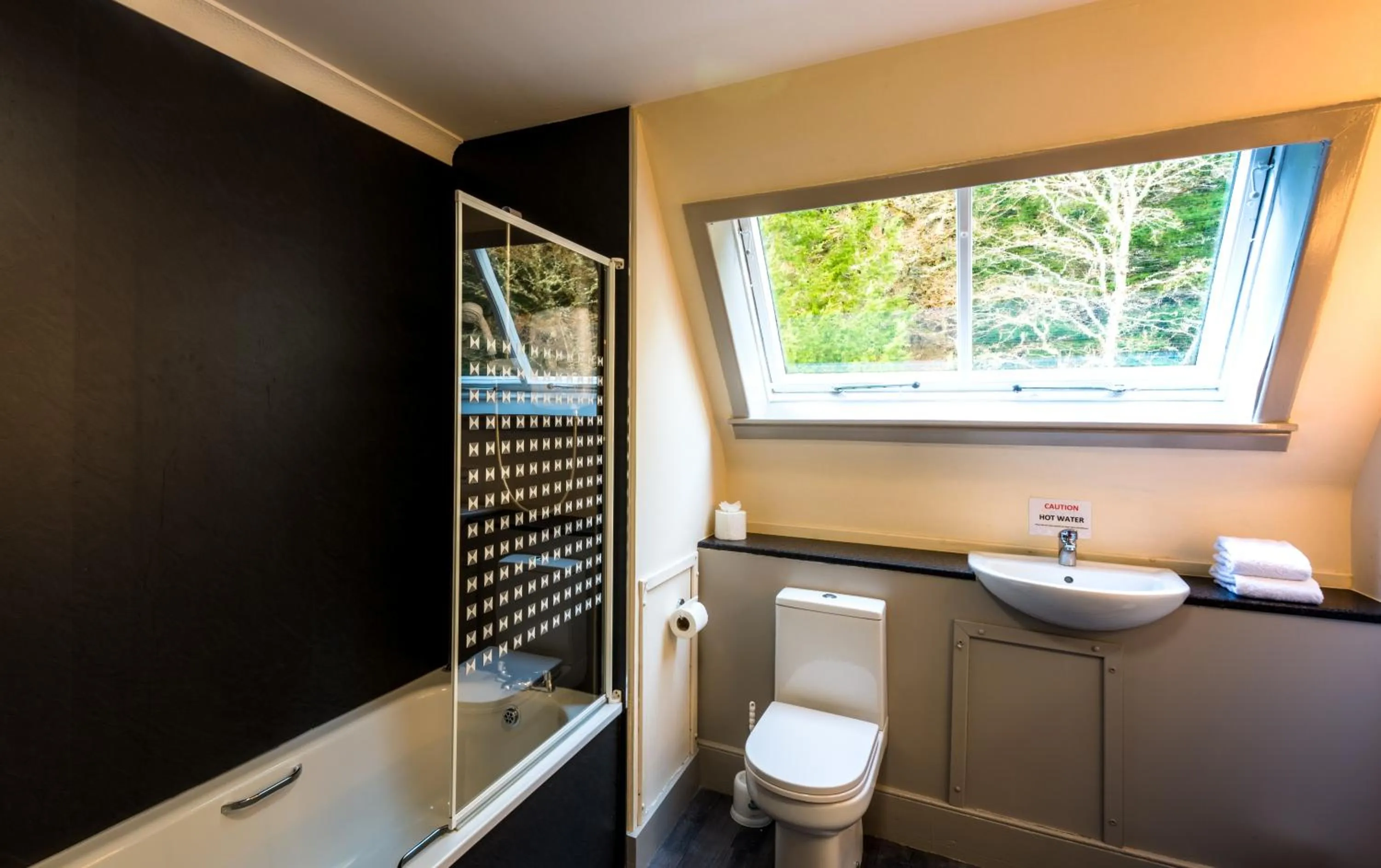 Bathroom in Inch Hotel