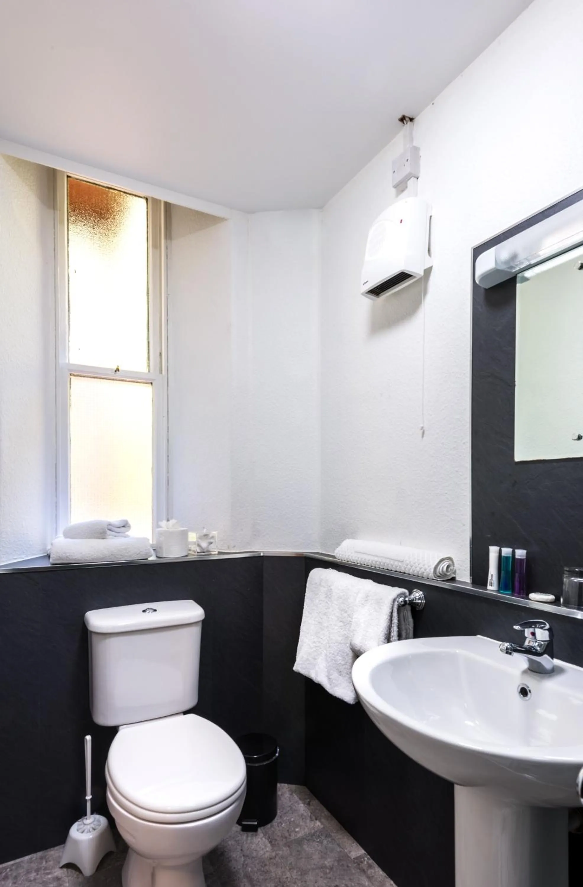 Bathroom in Inch Hotel