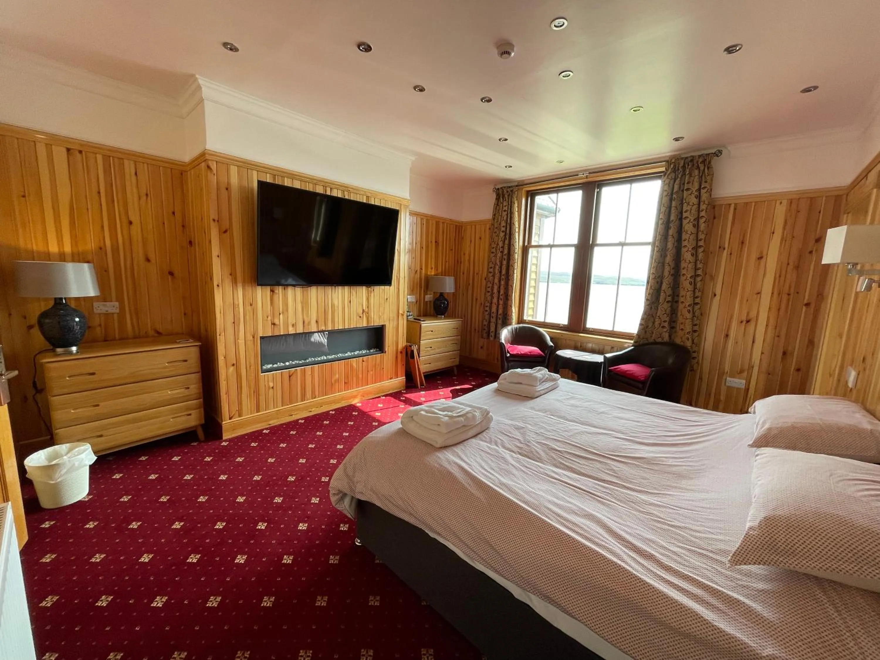 Bed in St Magnus Bay Hotel