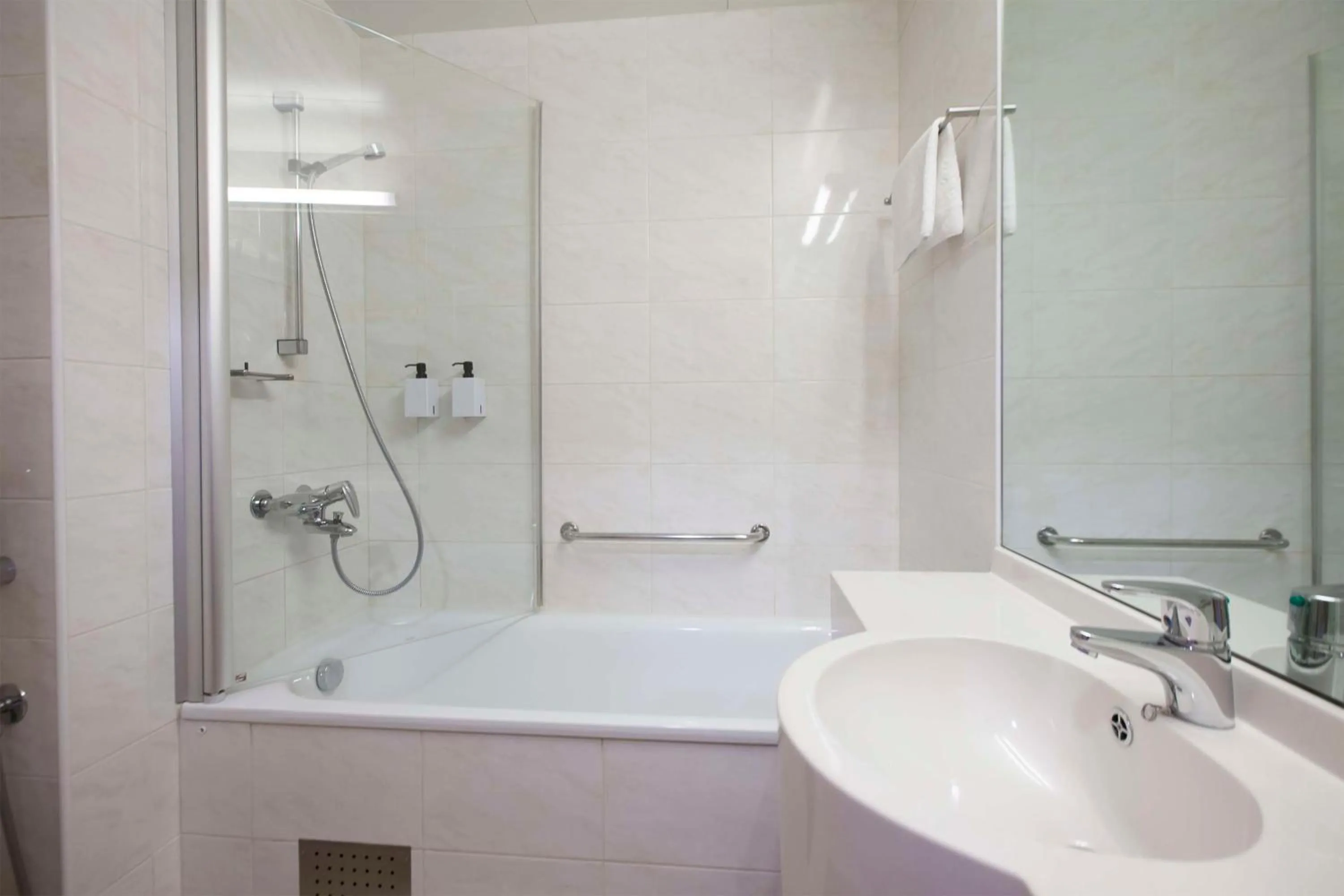 Bedroom in Scandic Oulu City