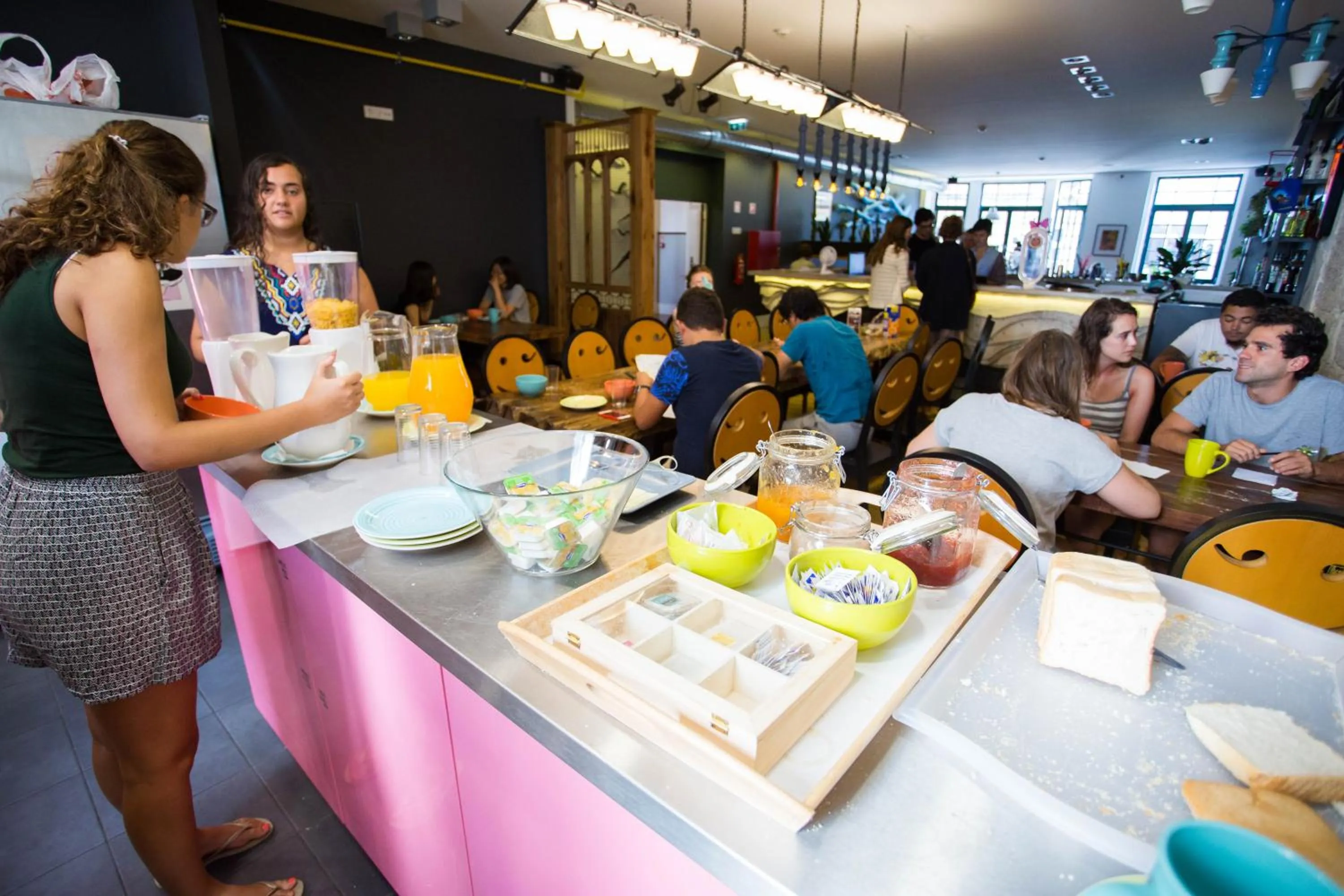 Communal kitchen in Nice Way Porto Hostel