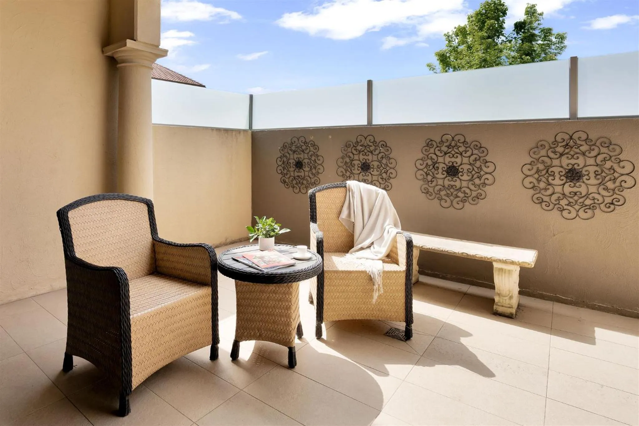 Inner courtyard view in Chateau Elan At The Vintage