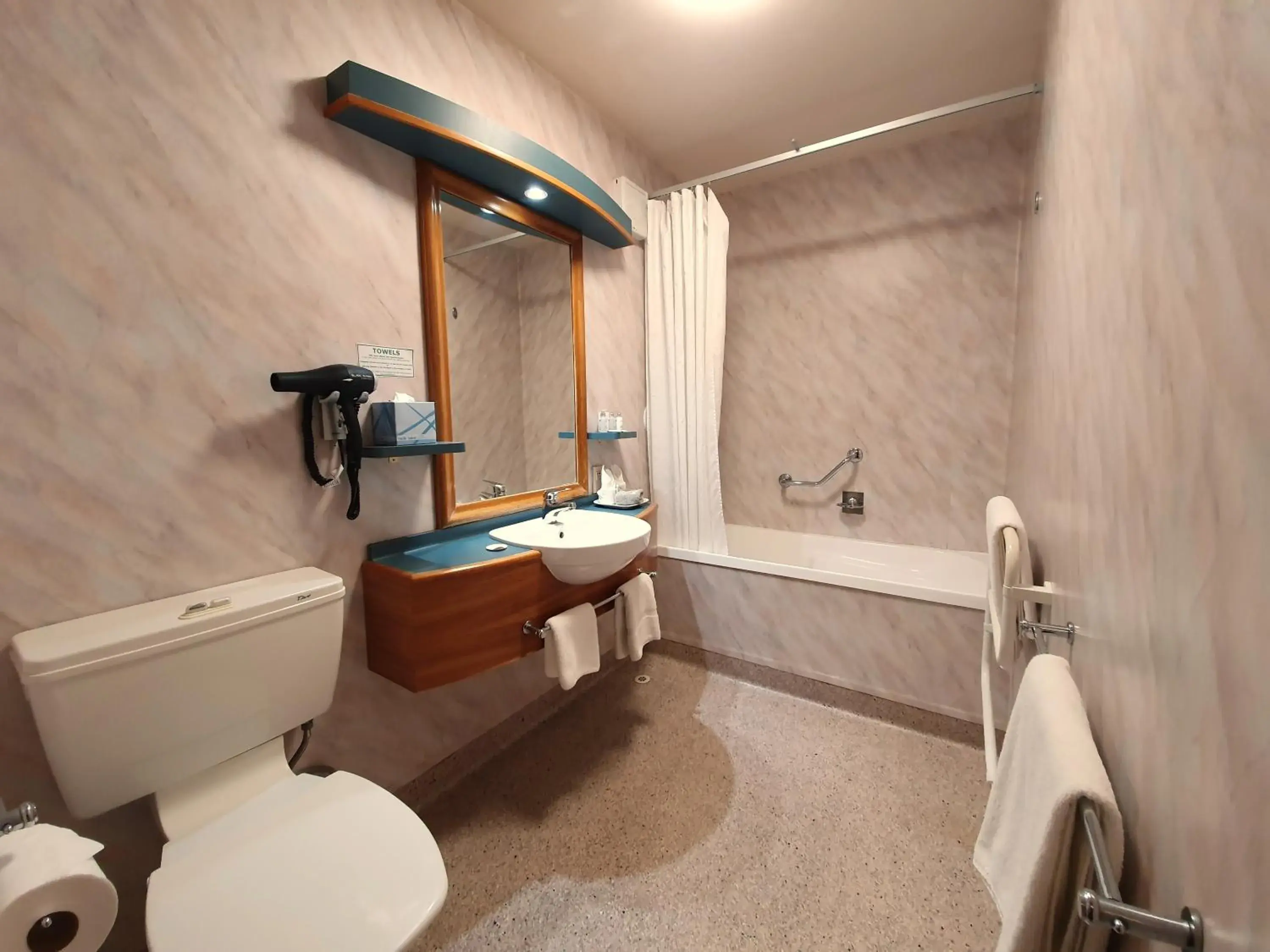 Superior Hotel Room - Balcony in Distinction Heritage Gateway Hotel Superior Hotel Room - Balcony in Distinction Heritage Gateway Hotel