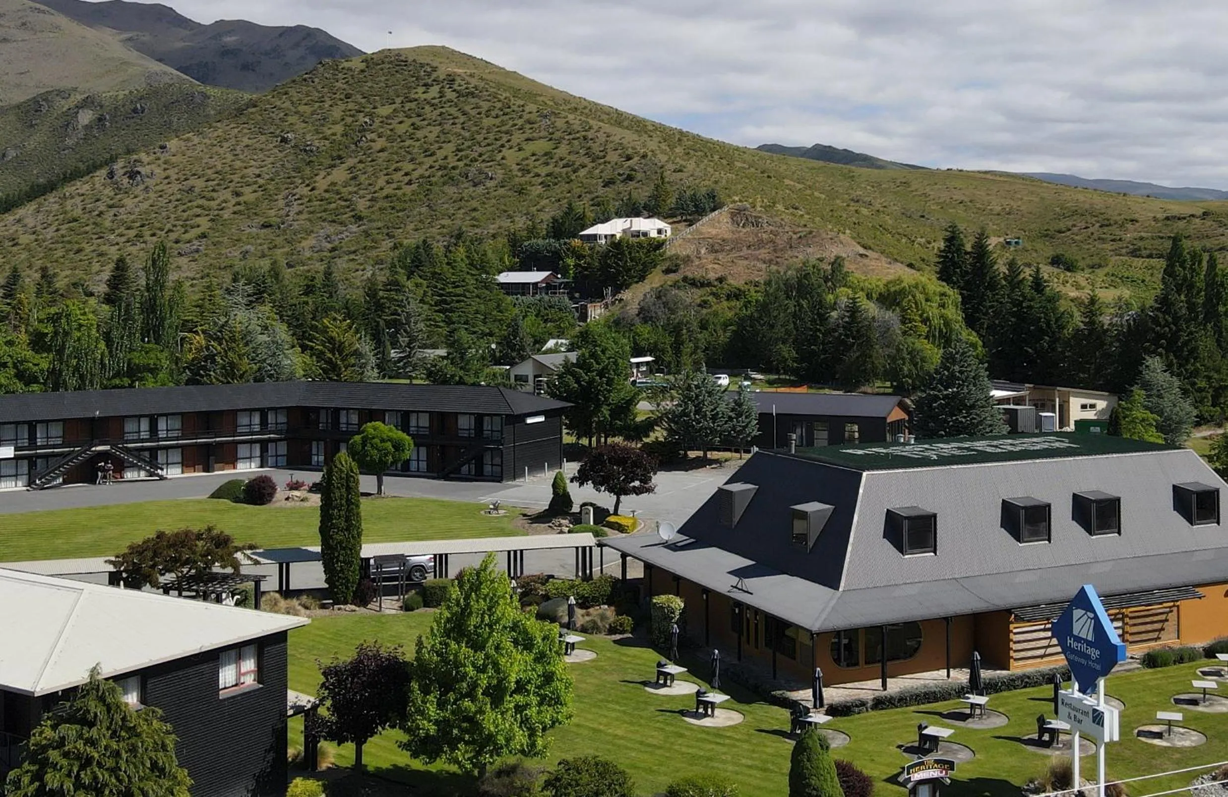 Property building in Distinction Heritage Gateway Hotel