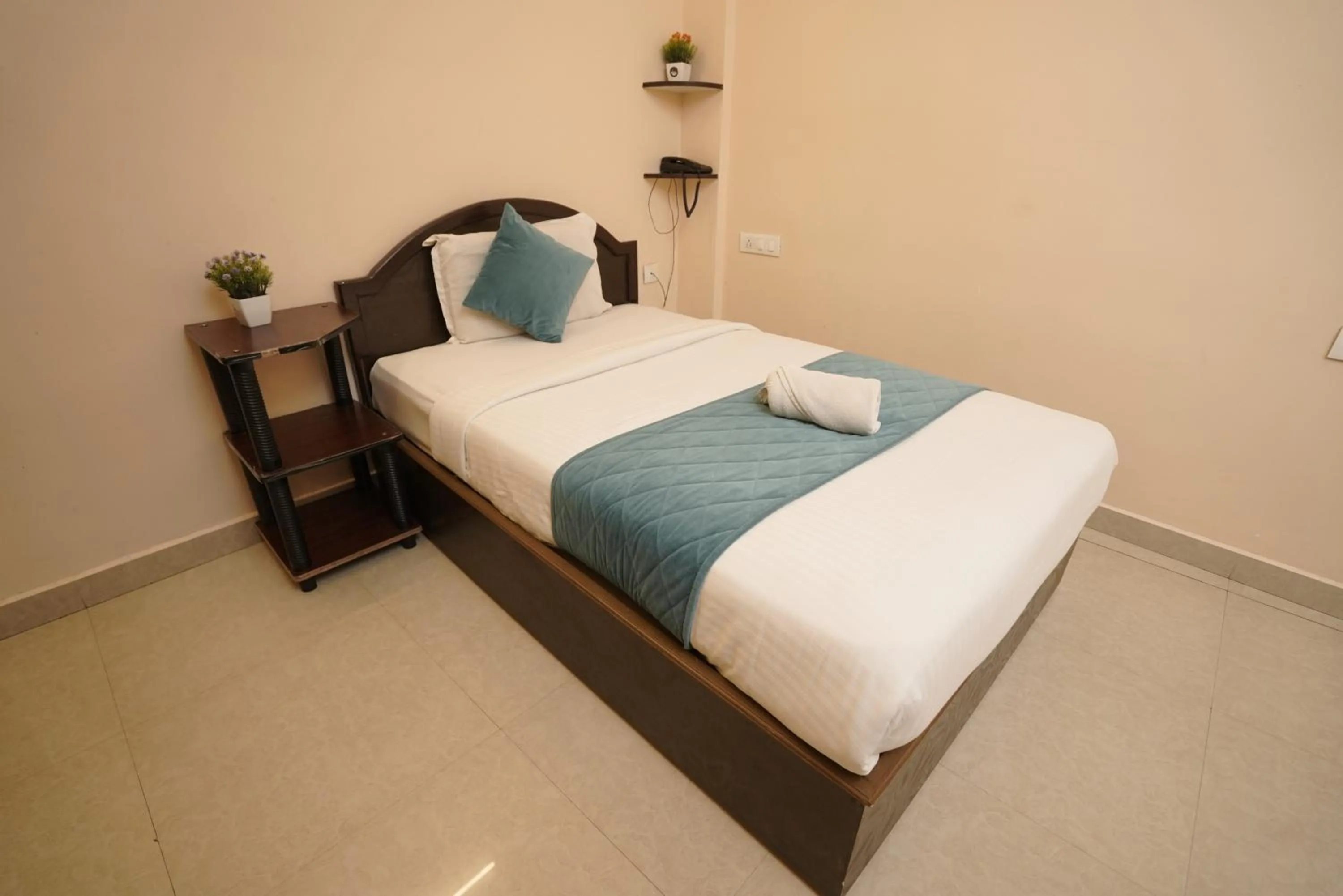 Bed in Ebenezer Plaza