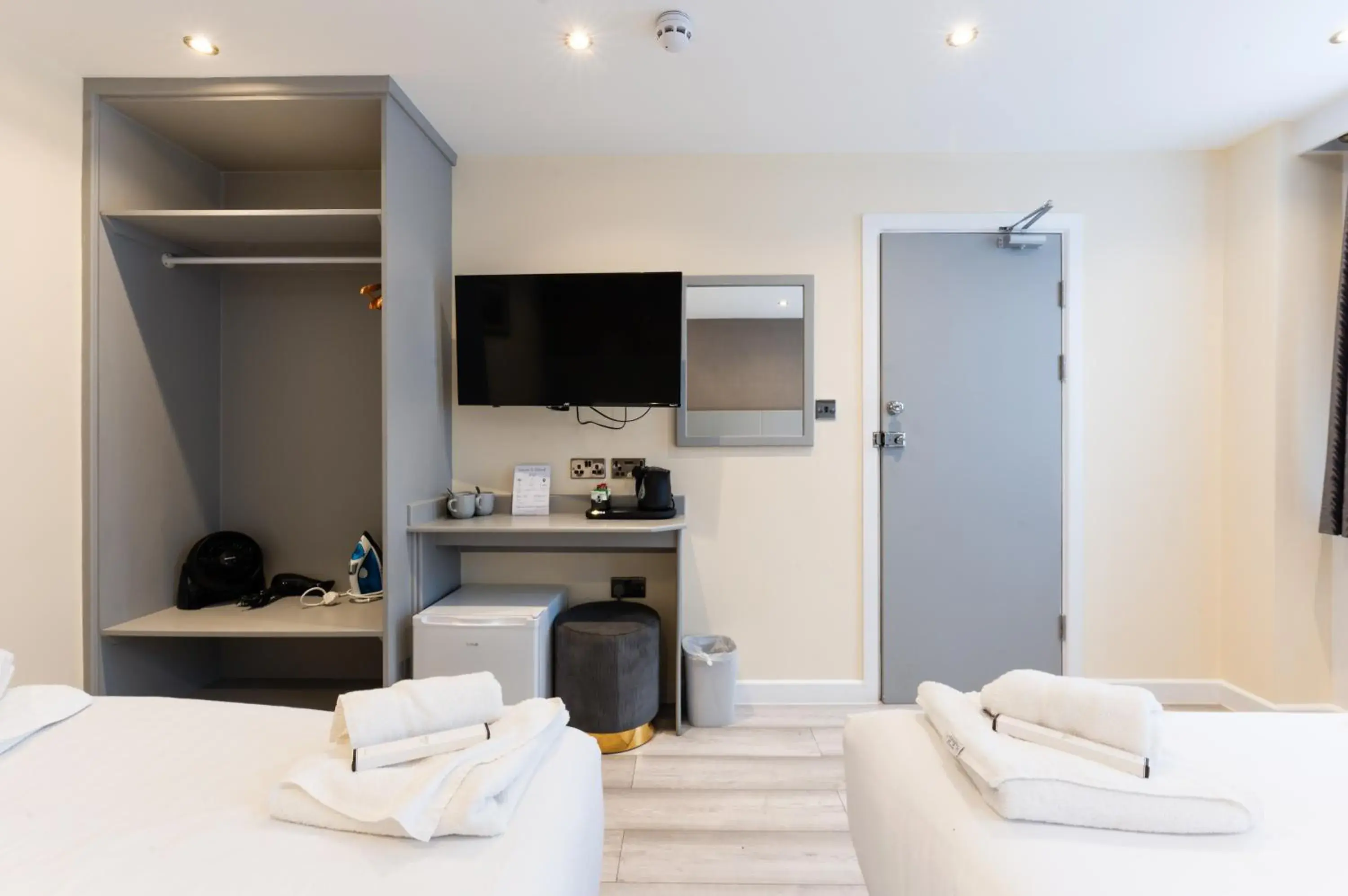 Bedroom, Bed in Belmont Hotel Bedroom, Bed in Belmont Hotel