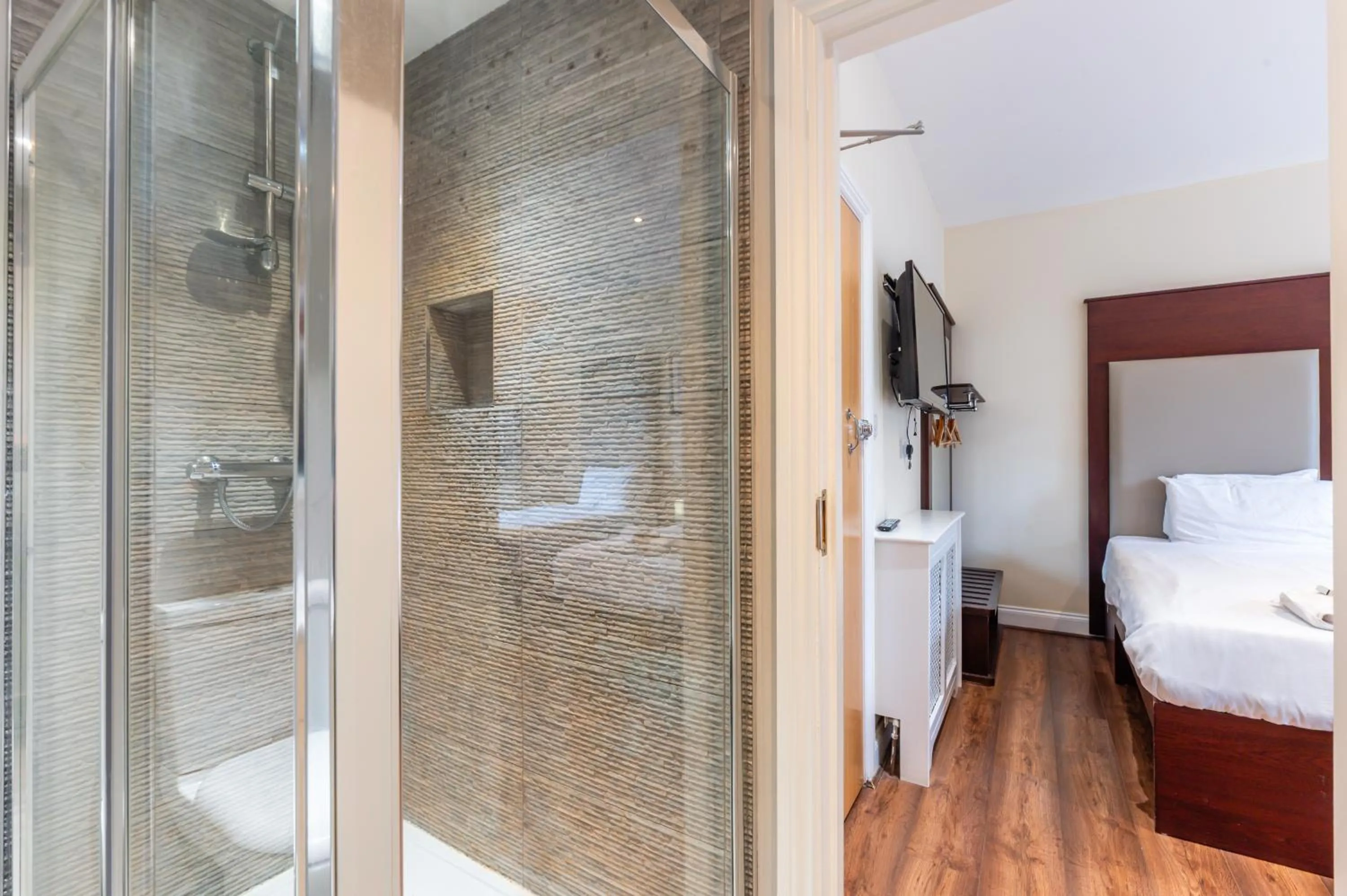 Toilet, Bed in Belmont Hotel