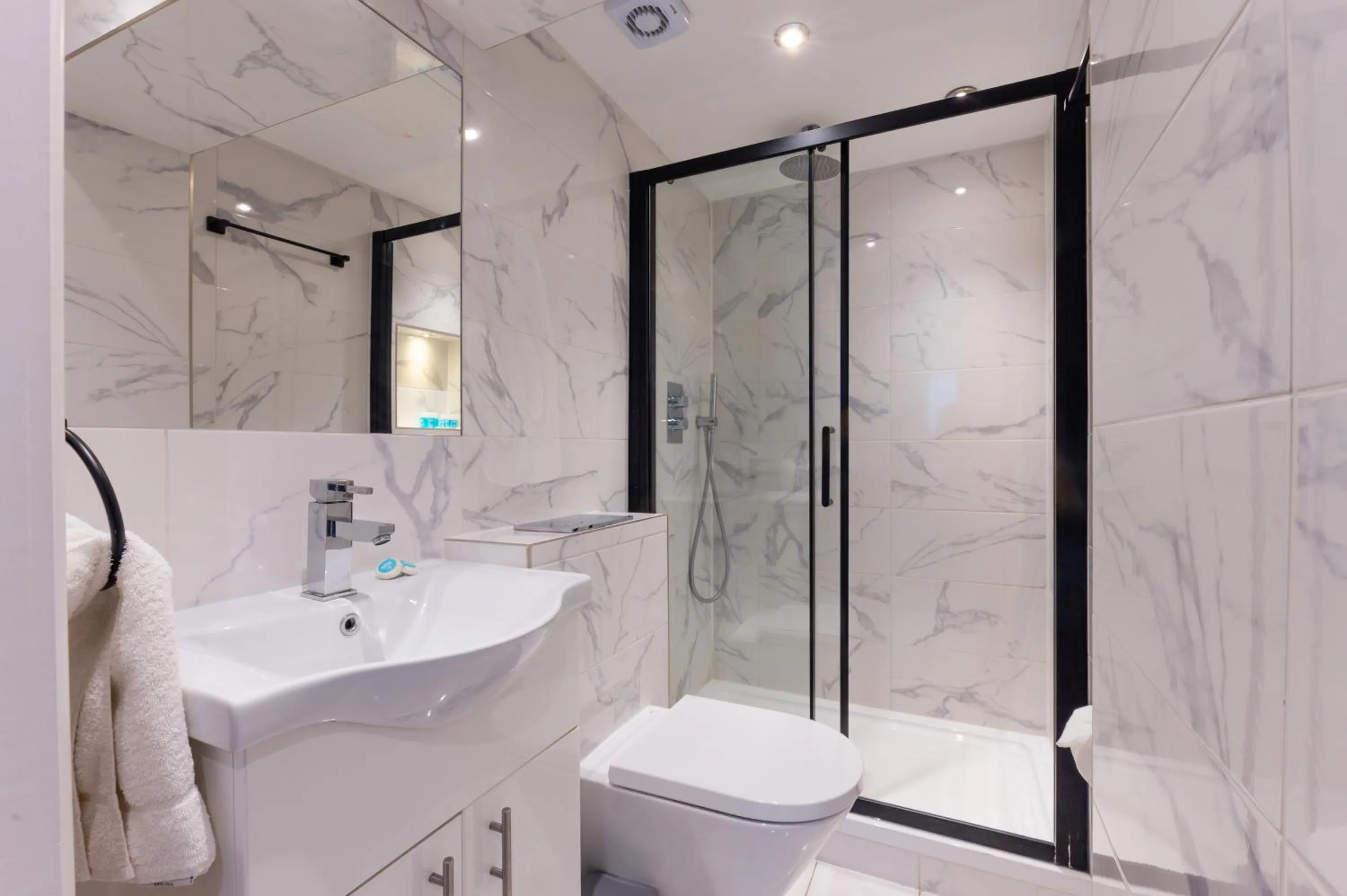 Toilet in Belmont Hotel