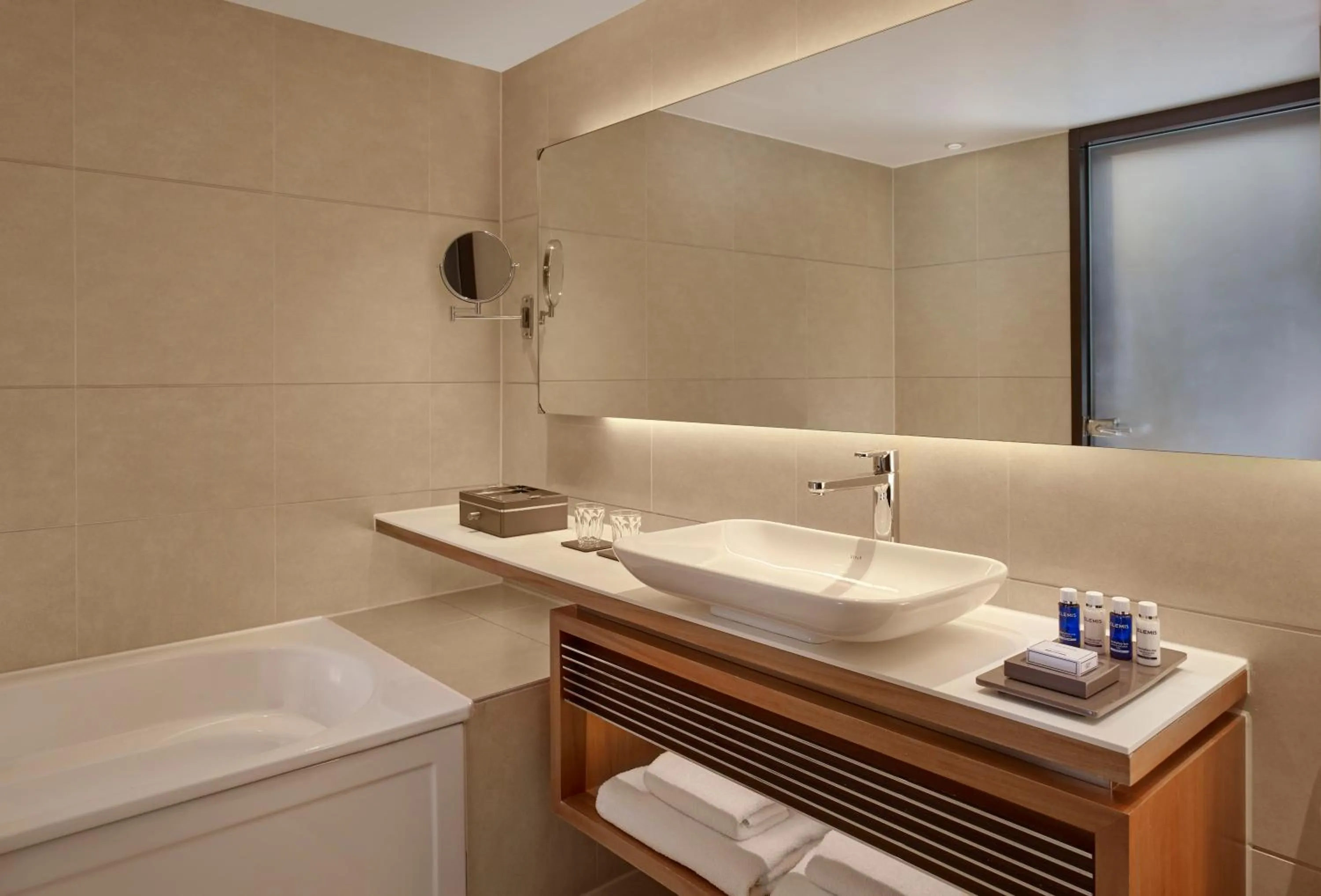 Bathroom in Park Plaza London Westminster Bridge