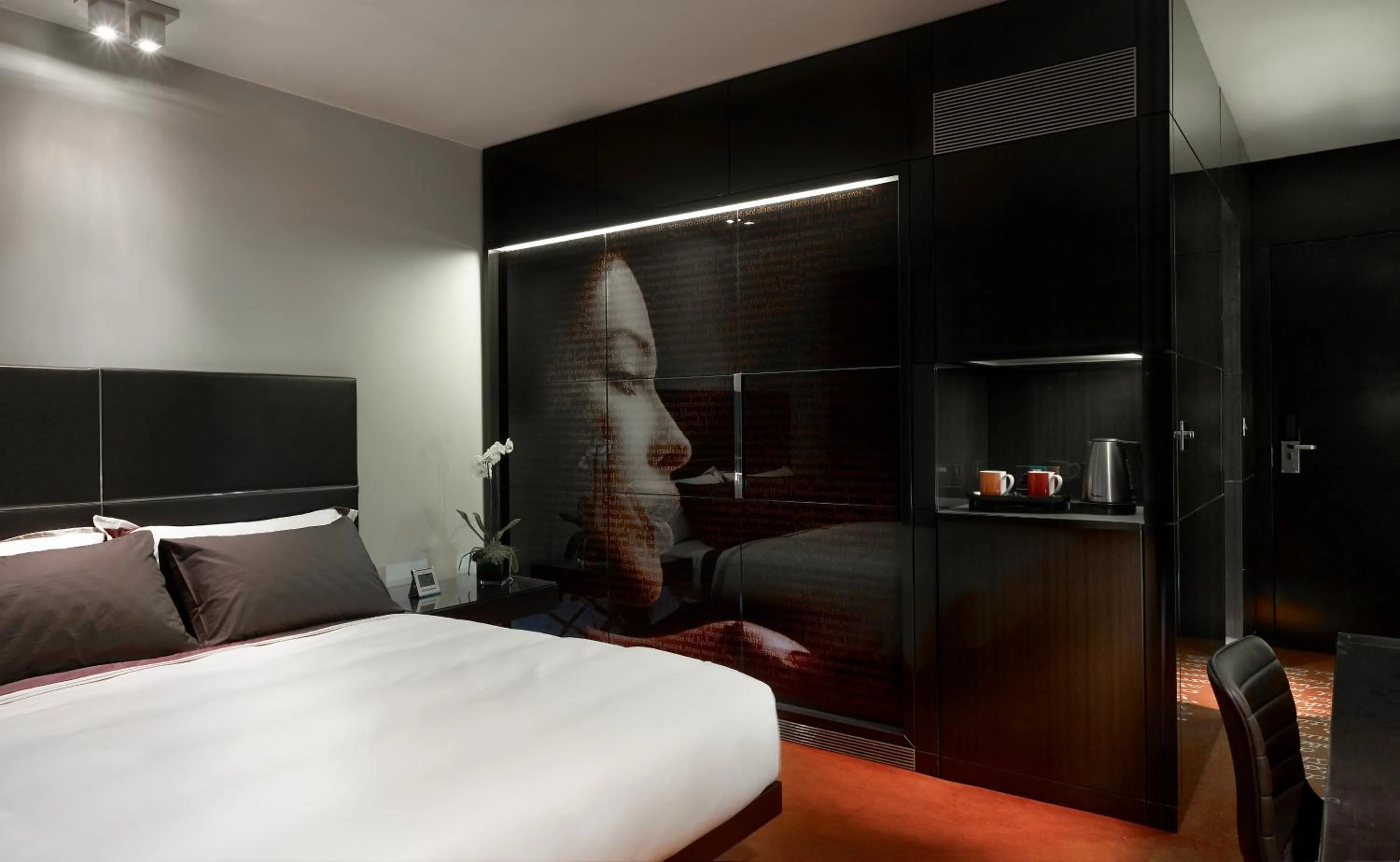 Bedroom, Bed in Park Plaza London Westminster Bridge