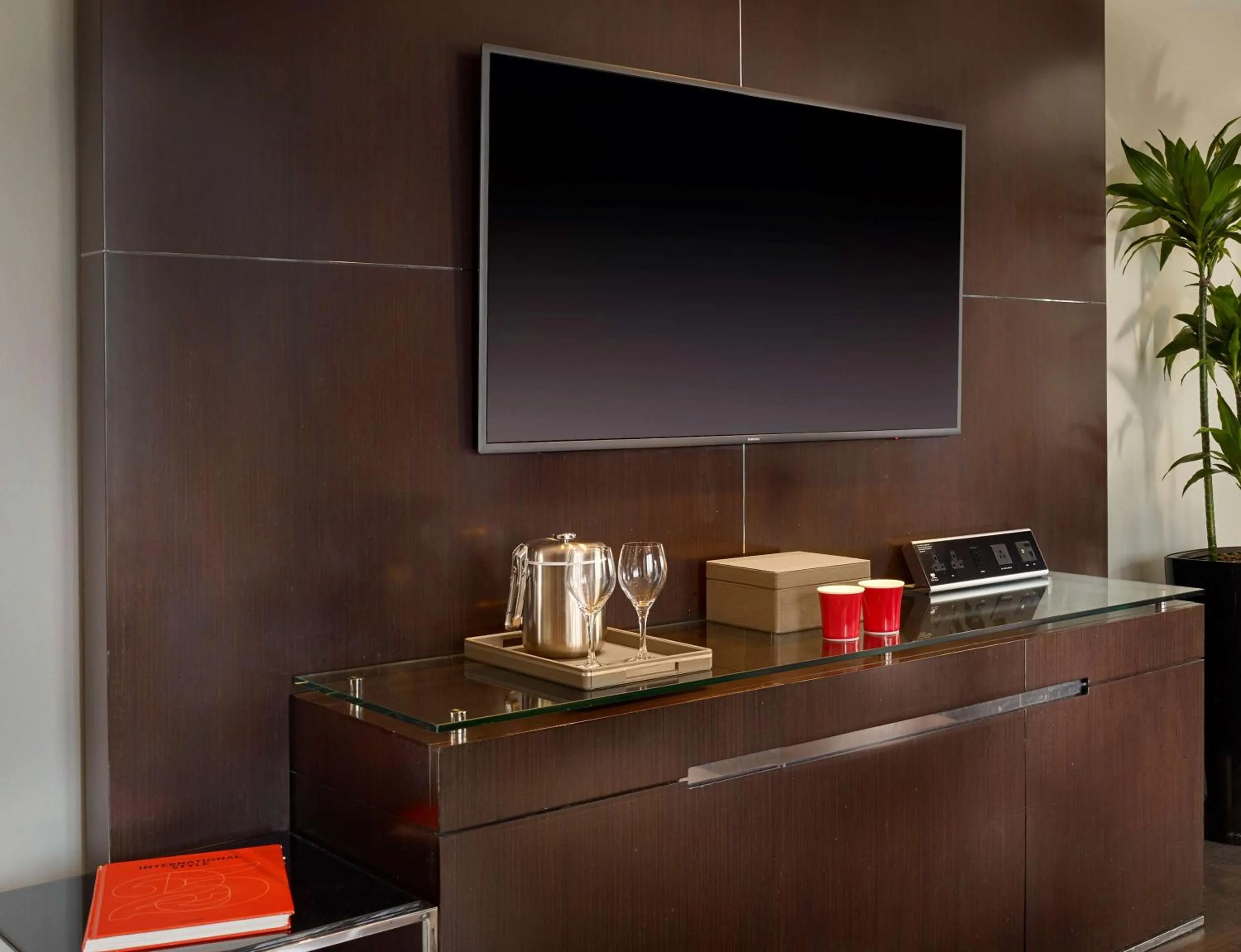 Photo of the whole room in Park Plaza London Westminster Bridge