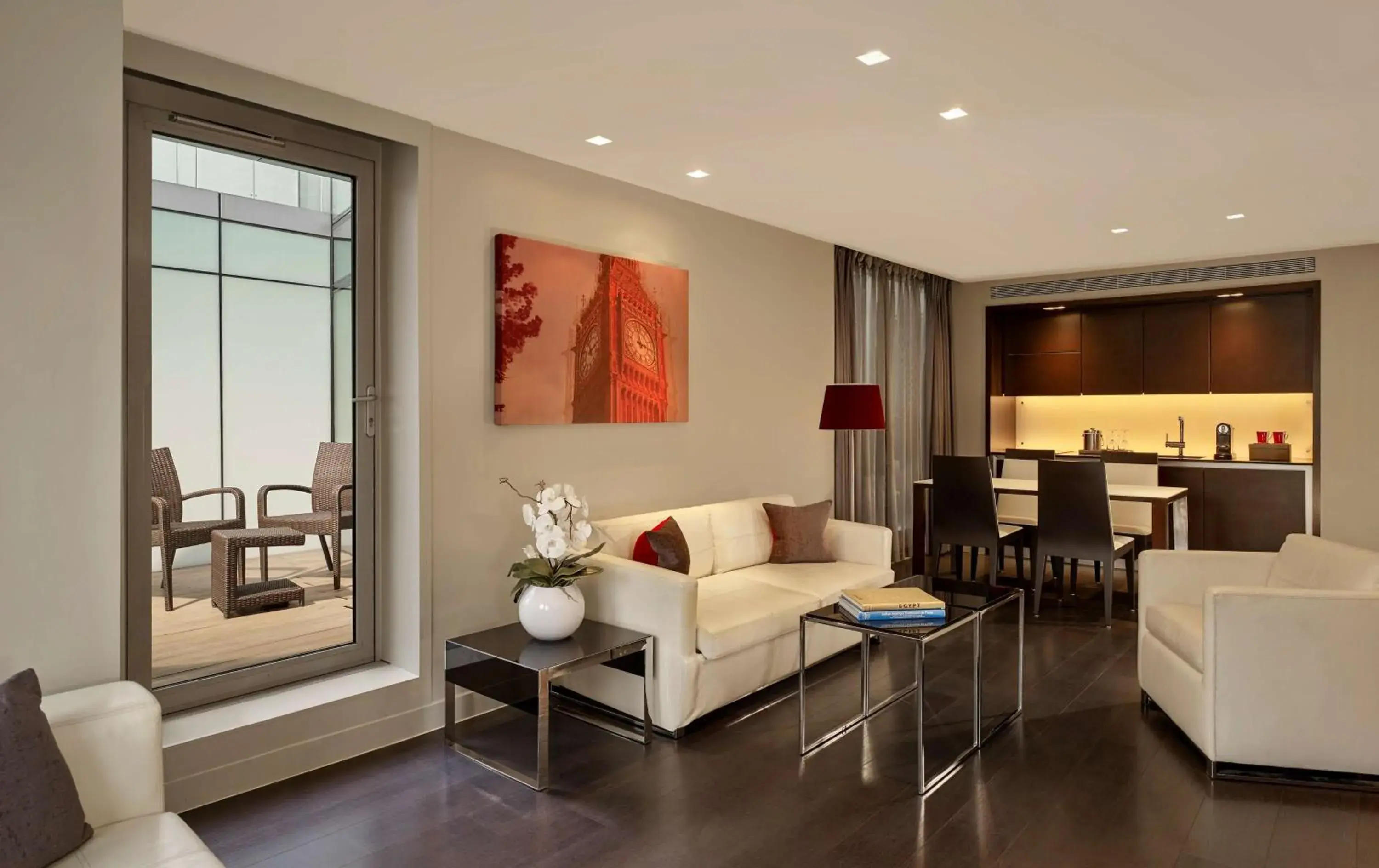 Photo of the whole room in Park Plaza London Westminster Bridge Photo of the whole room in Park Plaza London Westminster Bridge