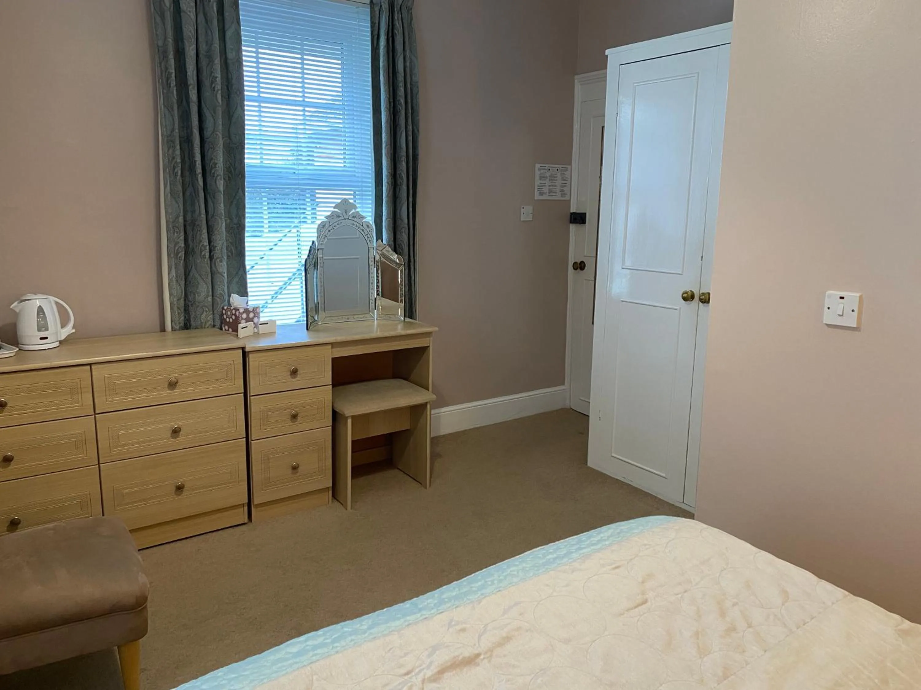 Bedroom, Bed in The Belmont