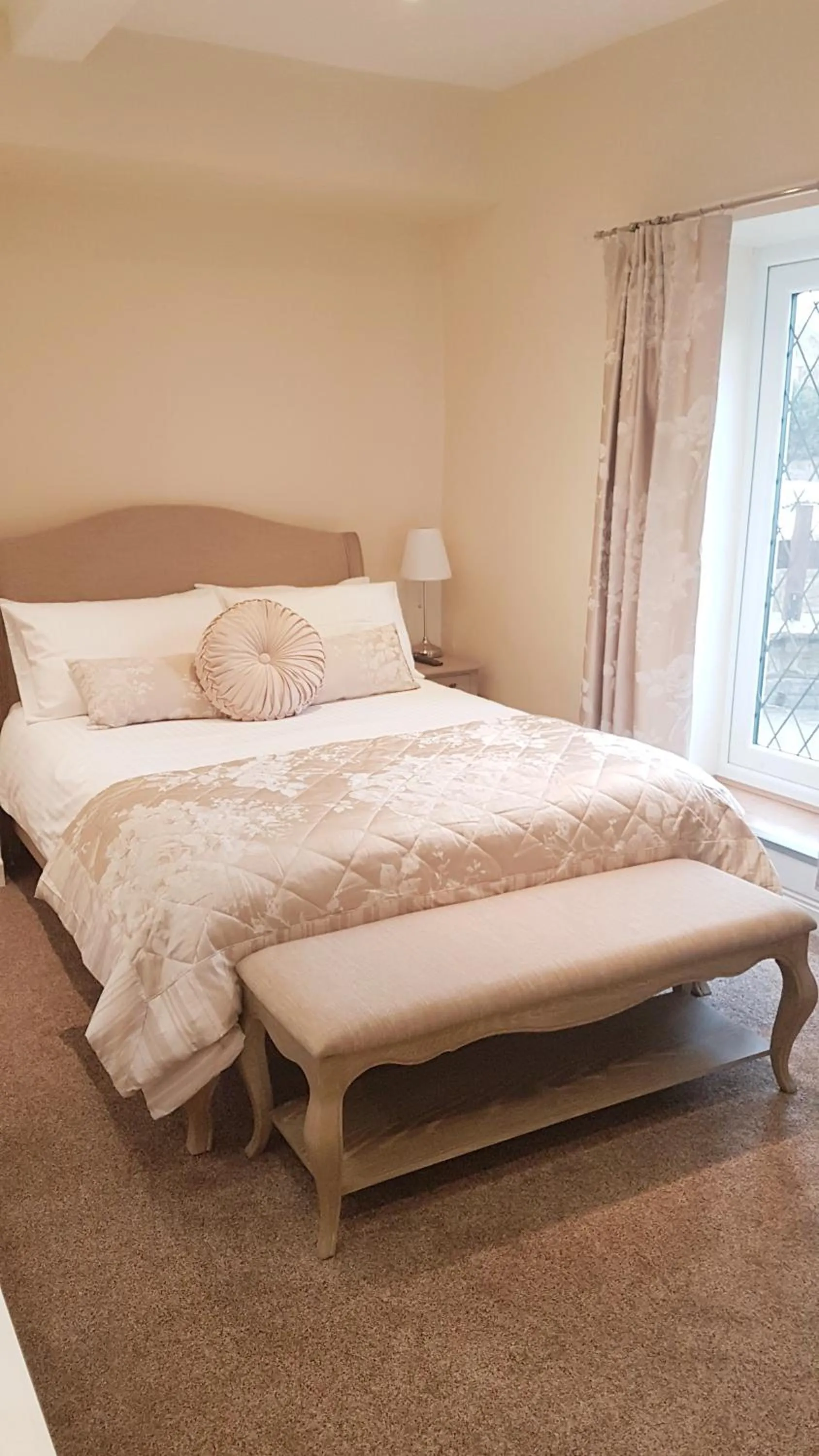 Bed in Grains Bar Hotel