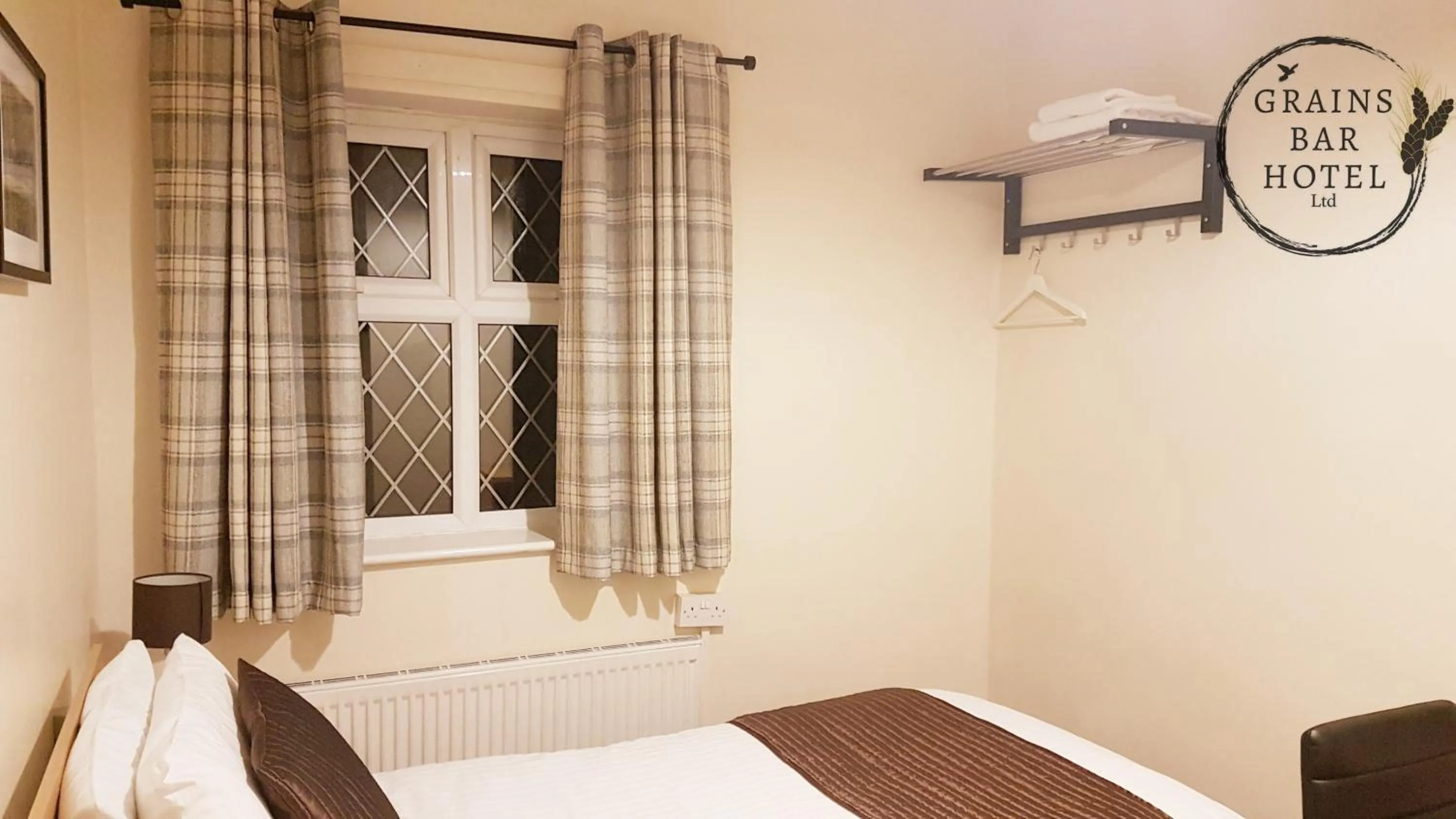 Bedroom, Bed in Grains Bar Hotel