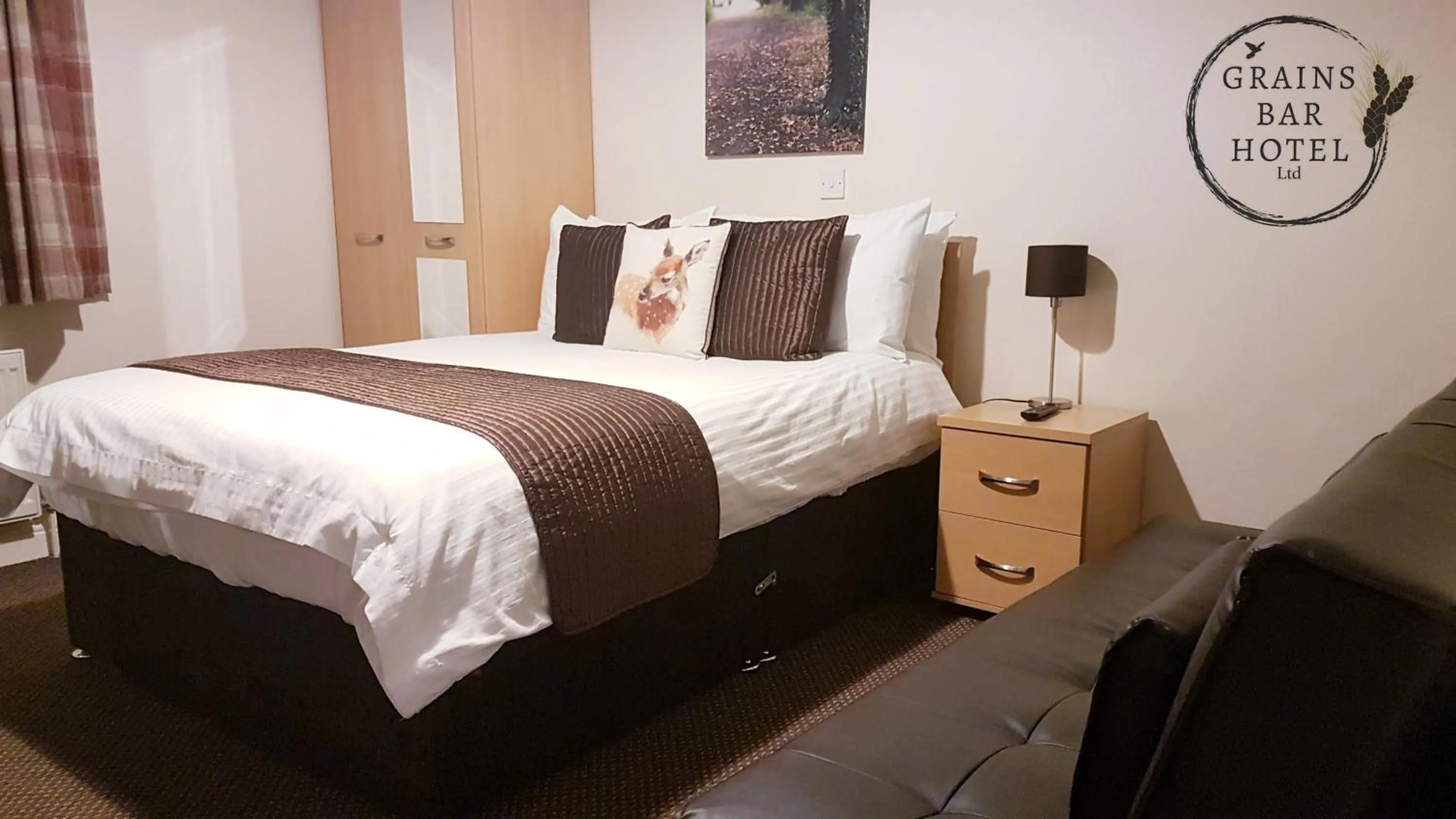 Bedroom, Bed in Grains Bar Hotel