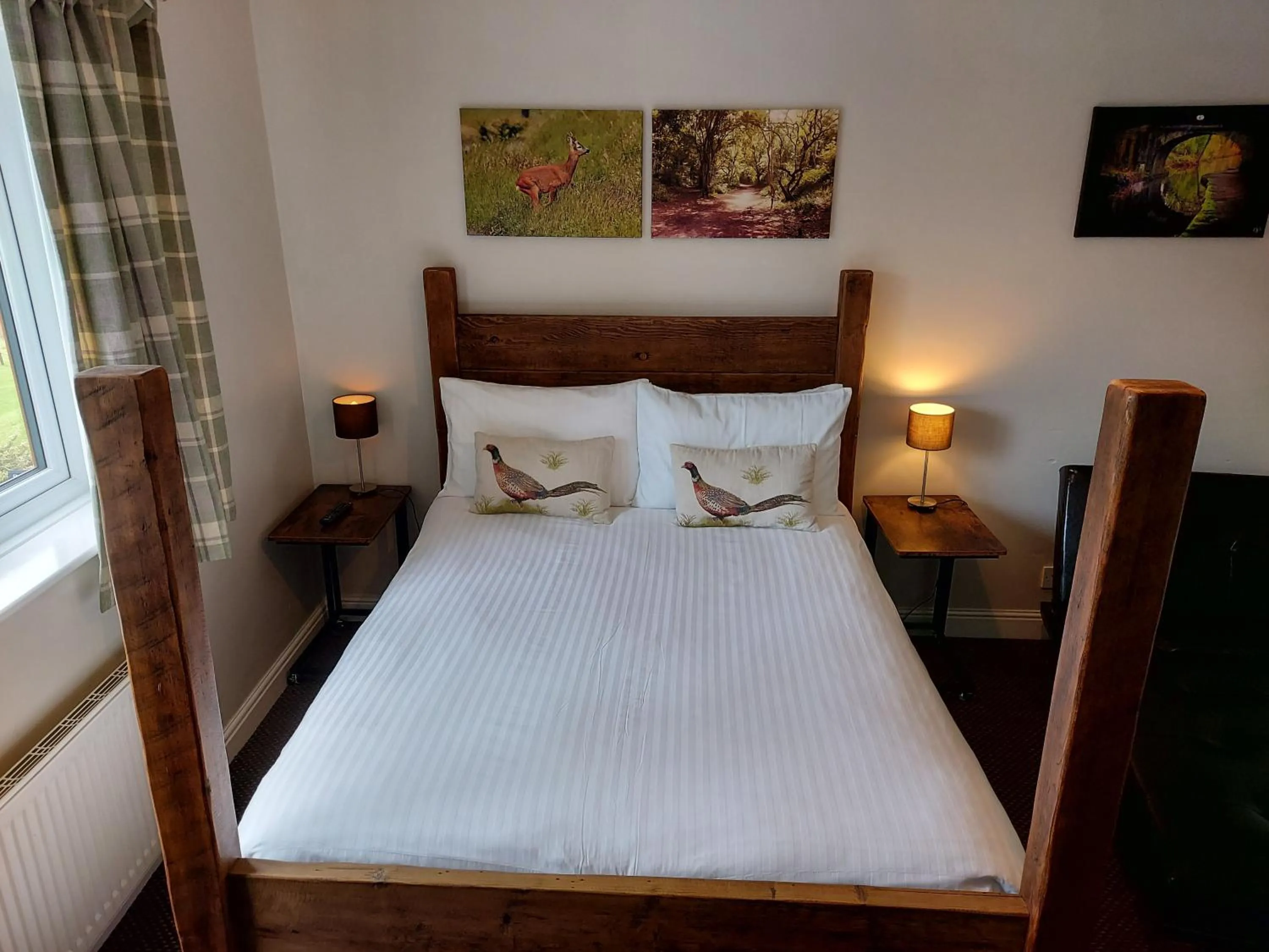 Bed in Grains Bar Hotel