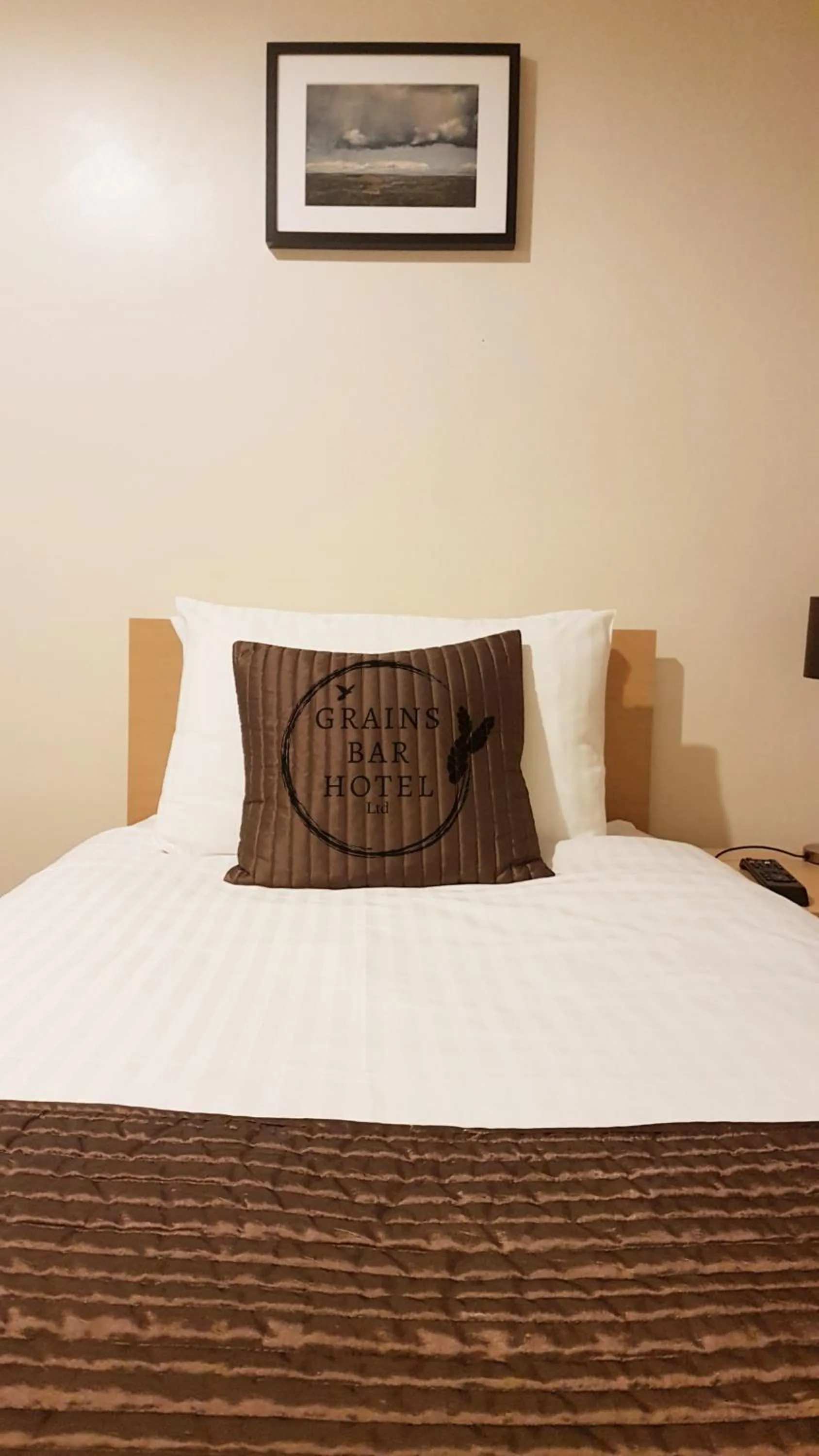 Bedroom, Bed in Grains Bar Hotel