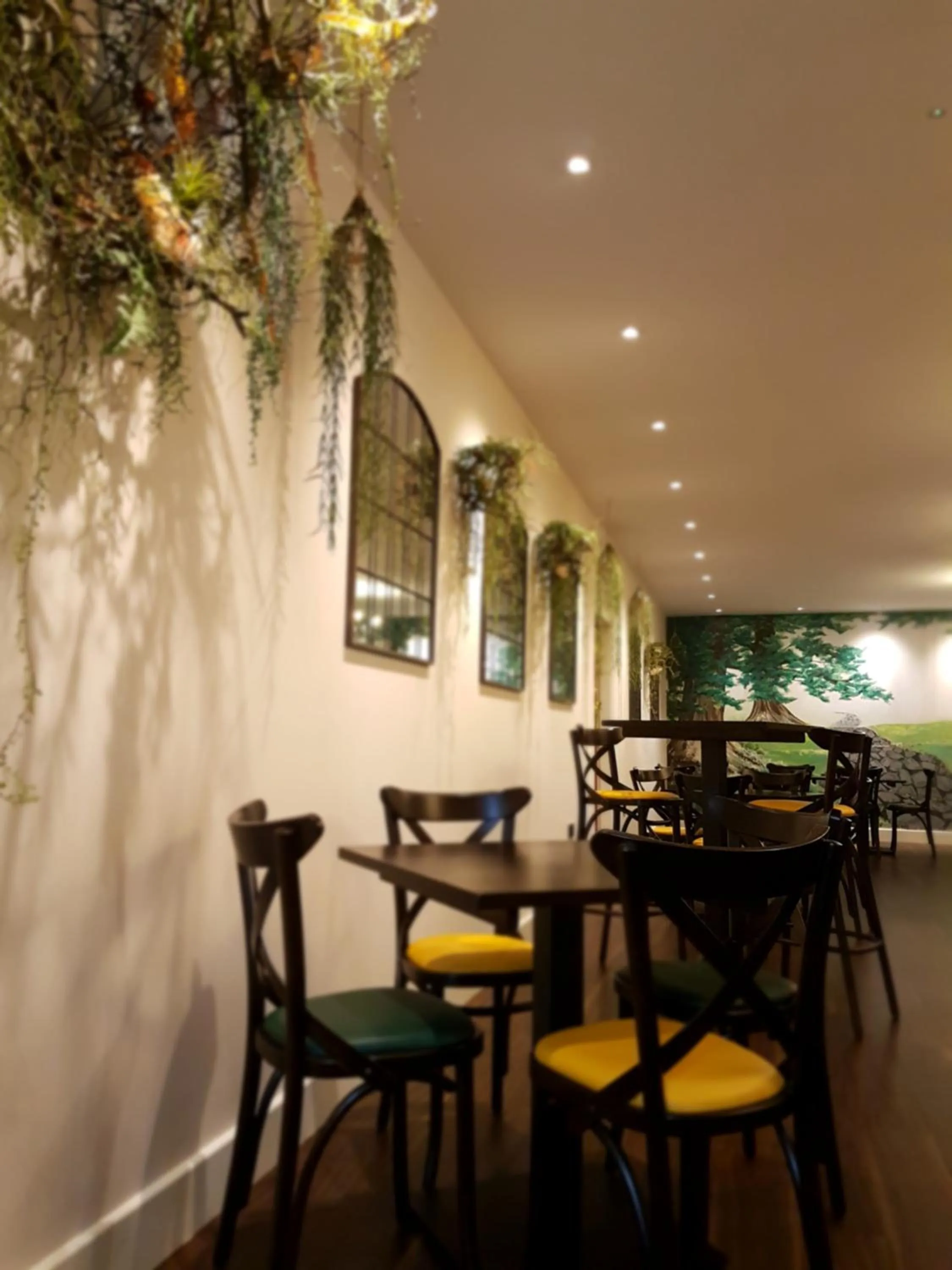 Restaurant/places to eat in Grains Bar Hotel