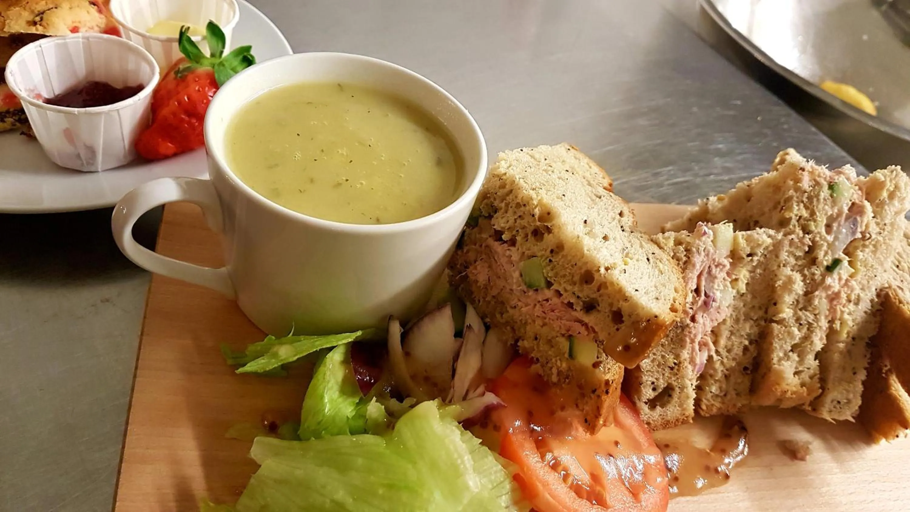 Restaurant/places to eat in Grains Bar Hotel