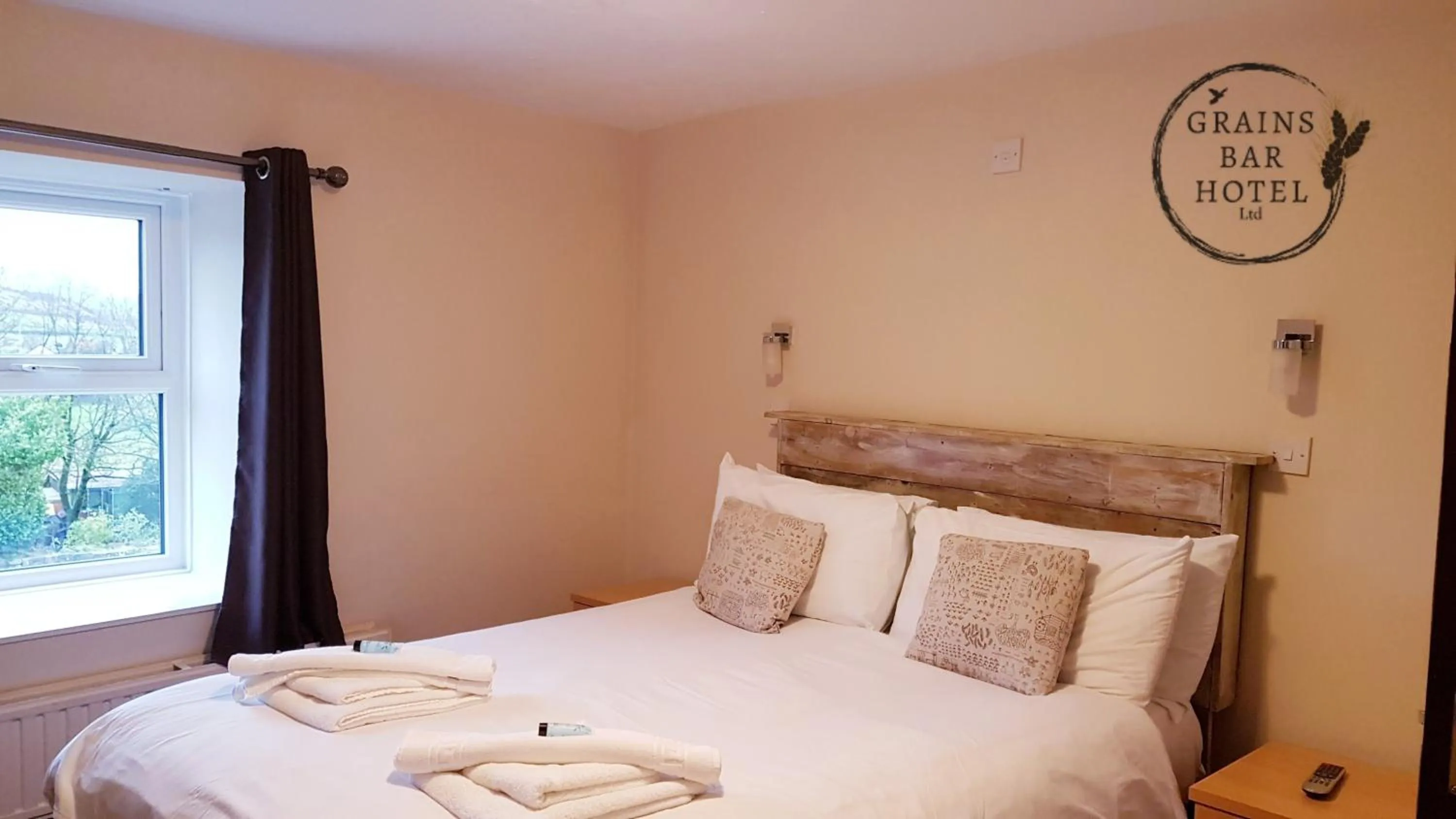 Bed in Grains Bar Hotel