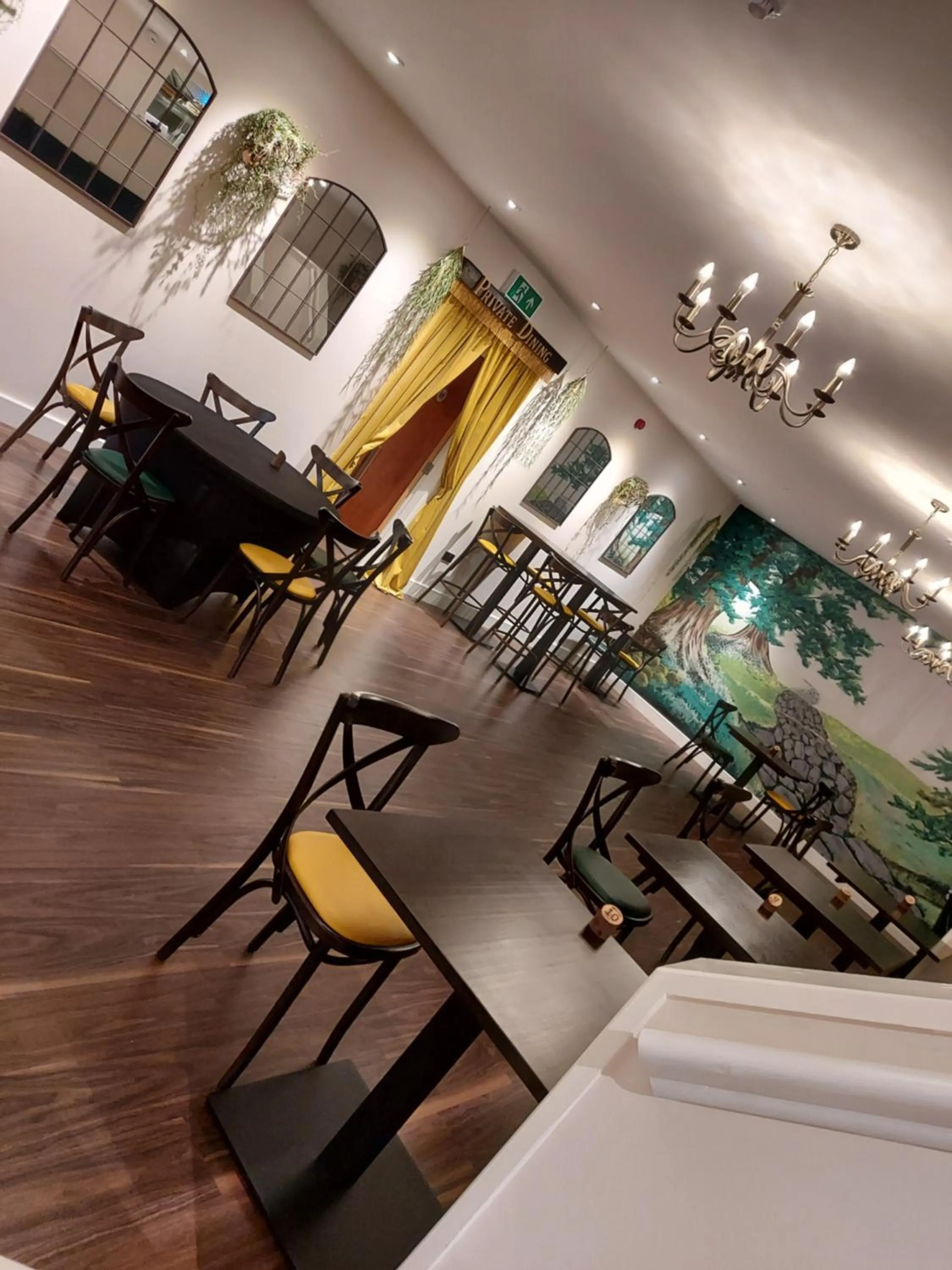 Restaurant/places to eat in Grains Bar Hotel