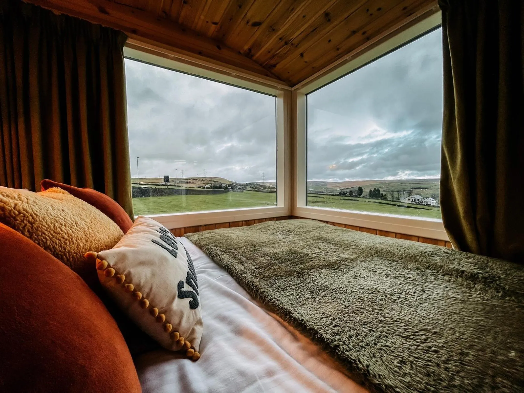 Natural landscape, Bed in Grains Bar Hotel